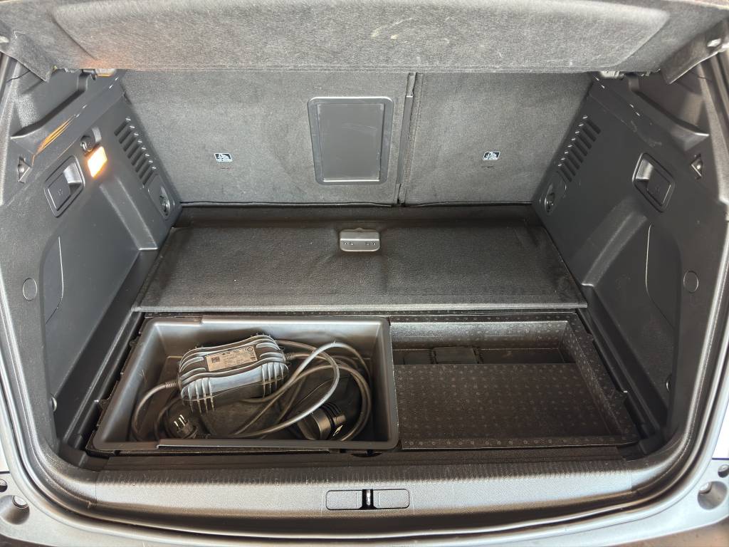 PEUGEOT 3008 300e Hybrid4 GT Pack EAT8-image-11