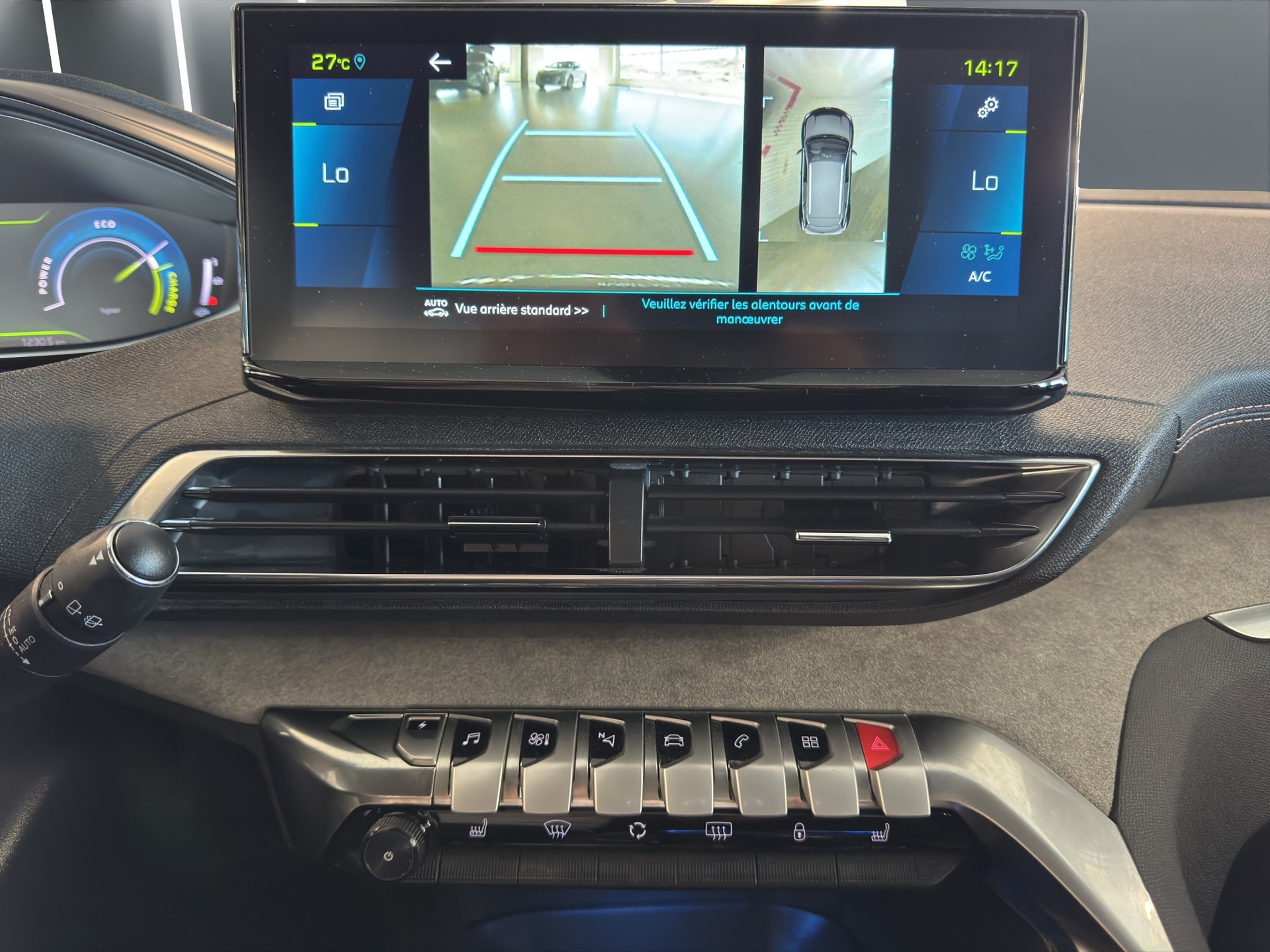 PEUGEOT 3008 300e Hybrid4 GT Pack EAT8 //Toit ouvrant panoramique/Camera 360°/Système Hifi Focal/GPS/Dab+-image-12