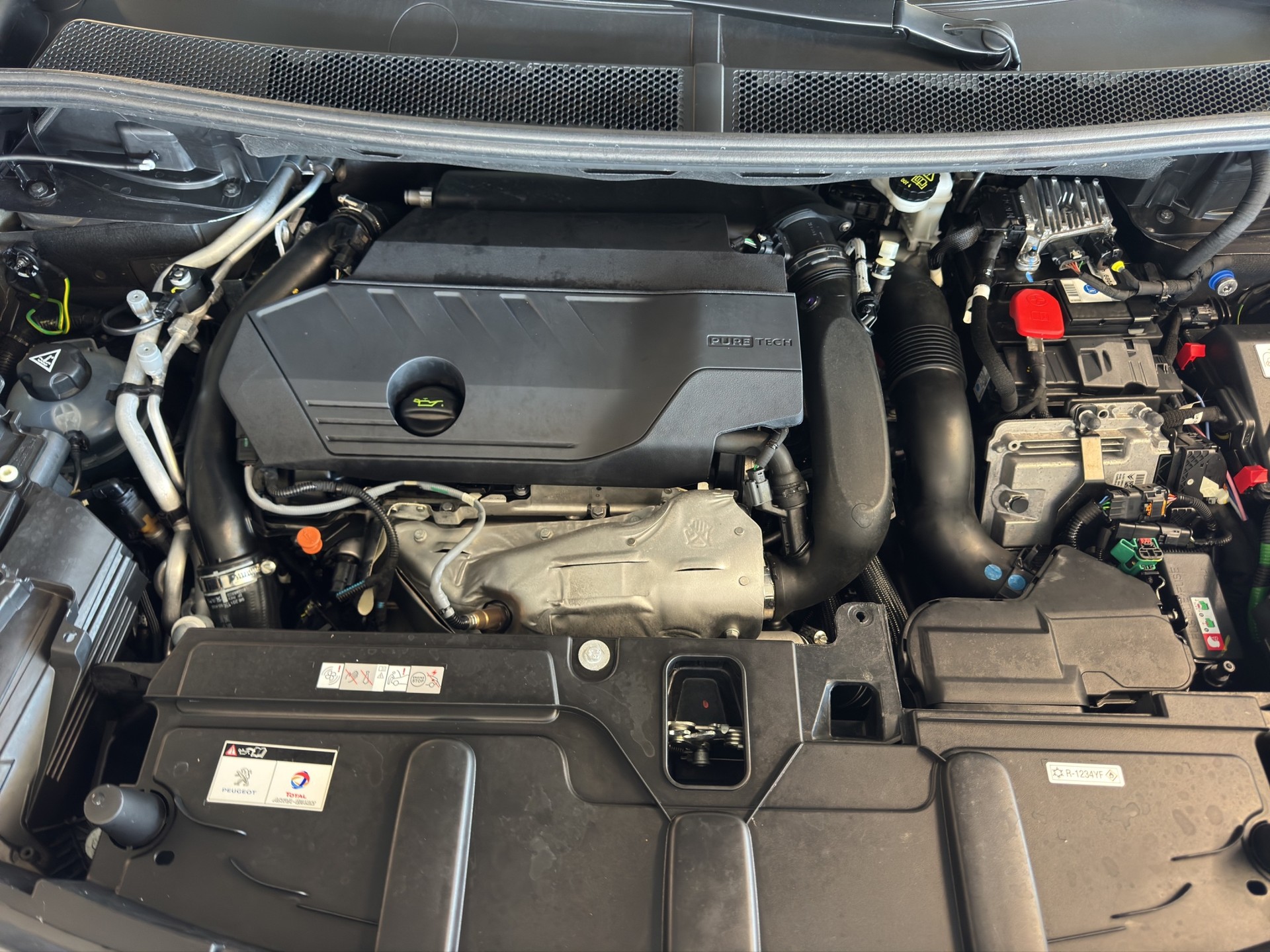 PEUGEOT 3008 300e Hybrid4 GT Pack EAT8 //Toit ouvrant panoramique/Camera 360°/Système Hifi Focal/GPS/Dab+-image-15