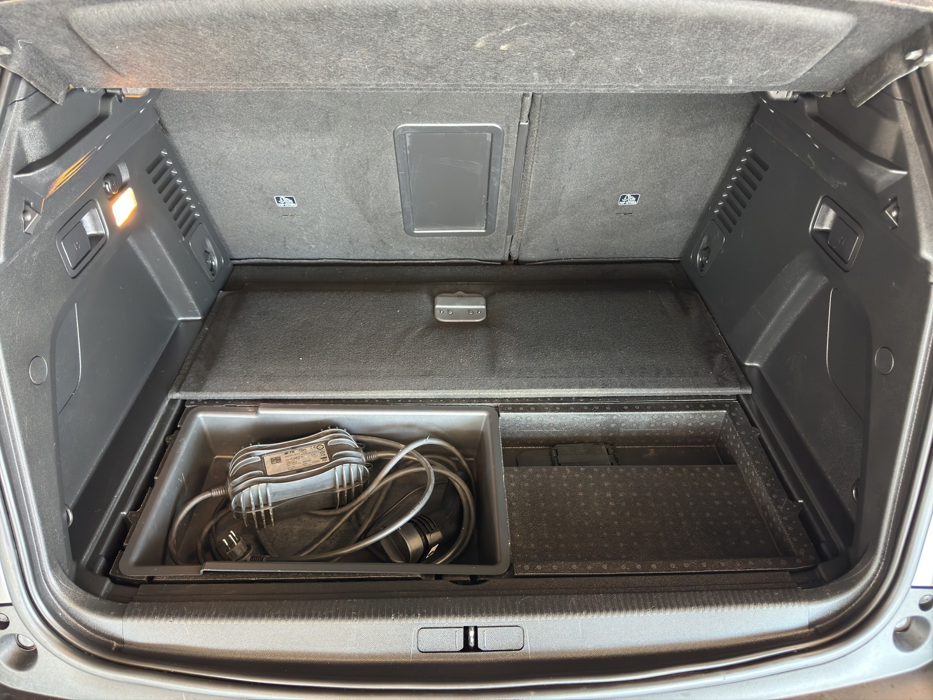 PEUGEOT 3008 300e Hybrid4 GT Pack EAT8 //Toit ouvrant panoramique/Camera 360°/Système Hifi Focal/GPS/Dab+-image-10