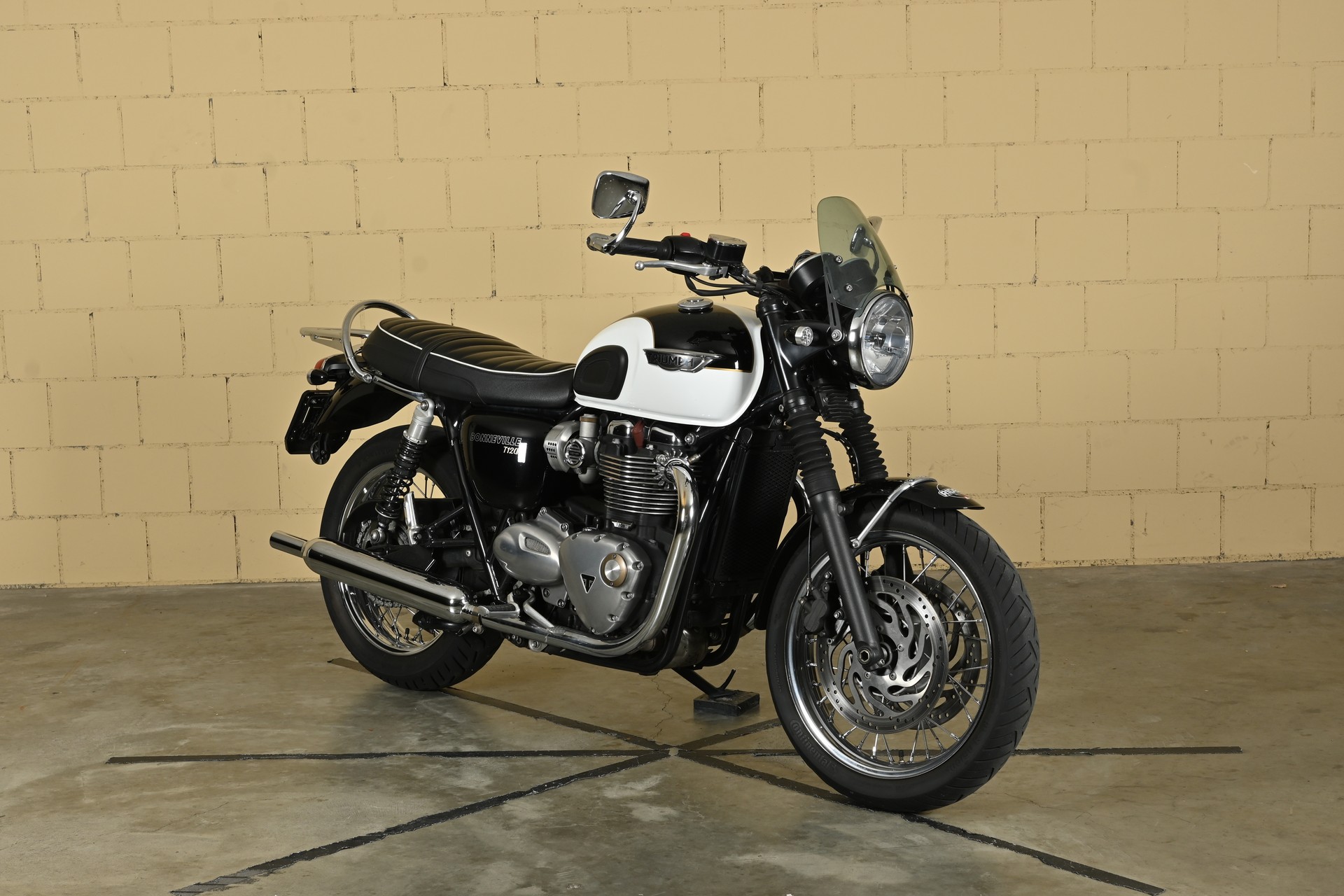 TRIUMPH Bonneville T120 ABS-image-3