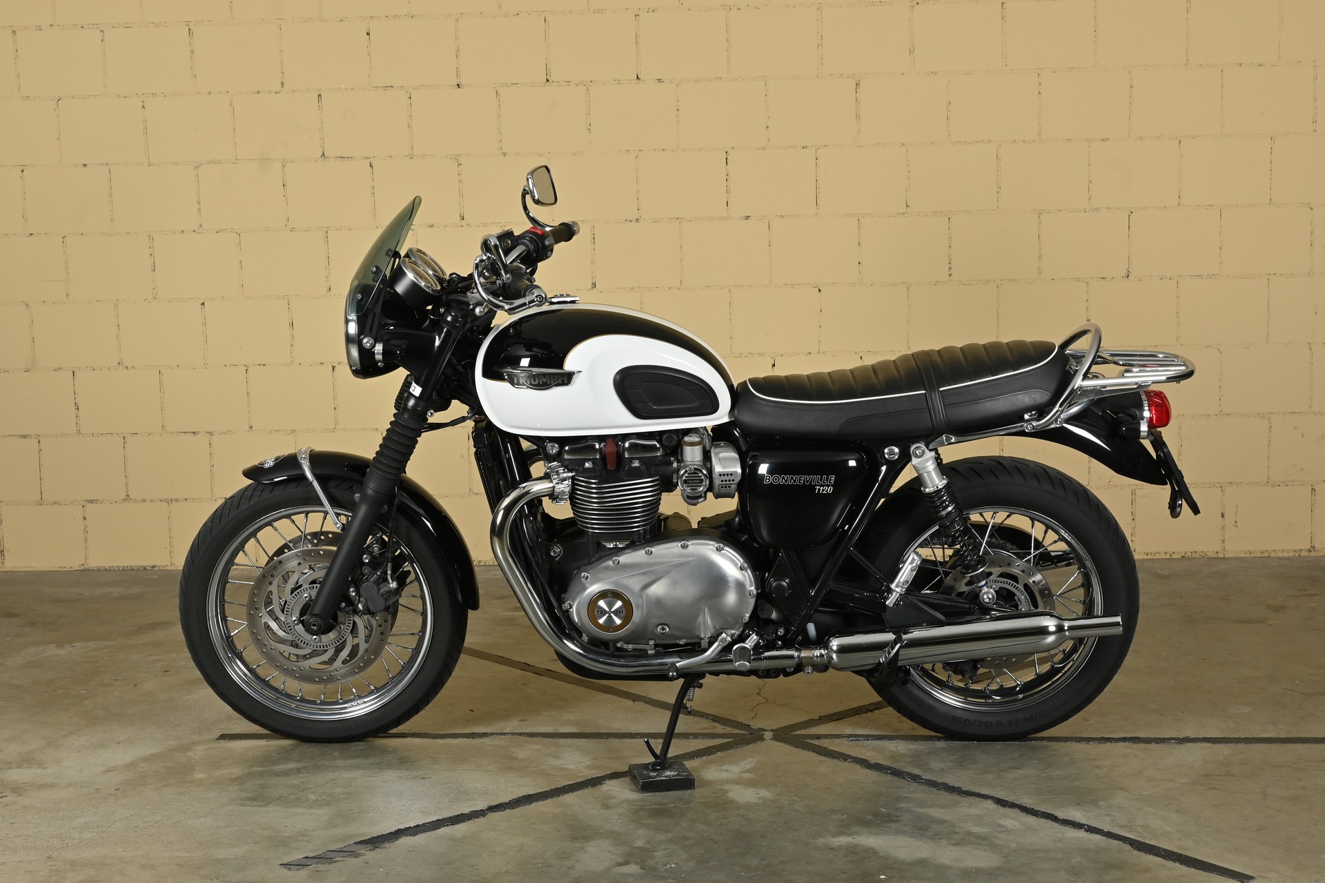 TRIUMPH Bonneville T120 ABS-image-7