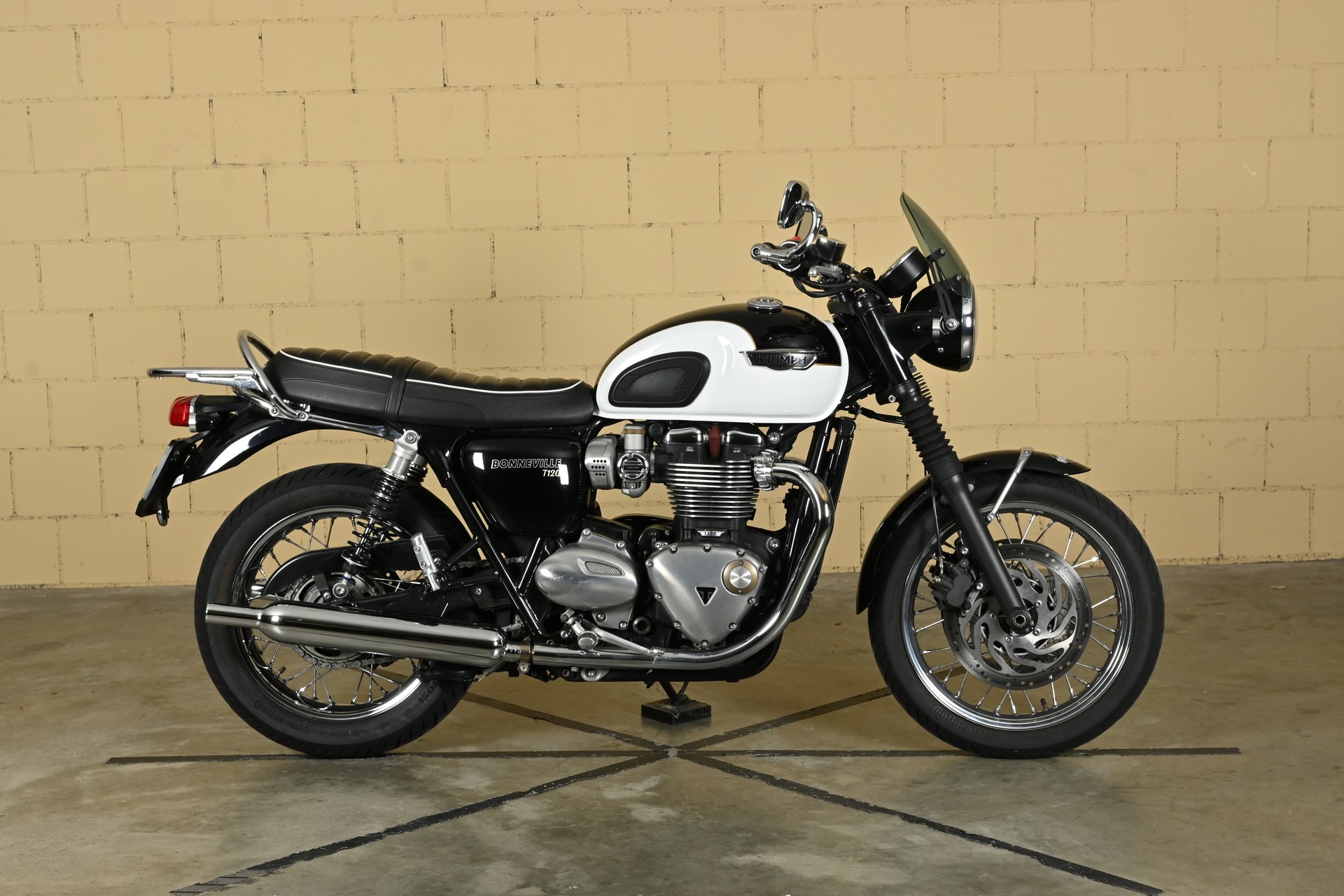 TRIUMPH Bonneville T120 ABS-image-1