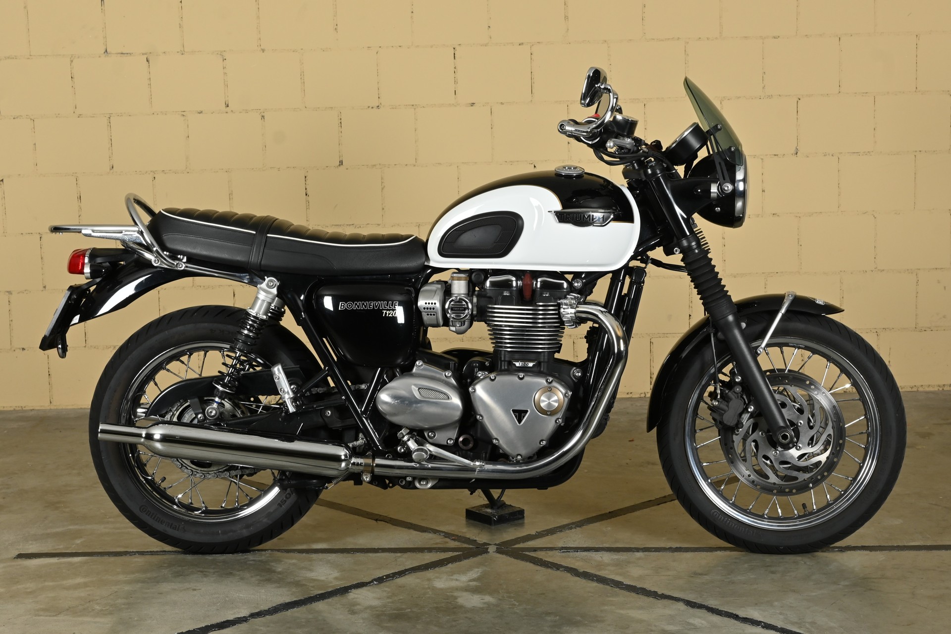 TRIUMPH Bonneville T120 ABS-image-0