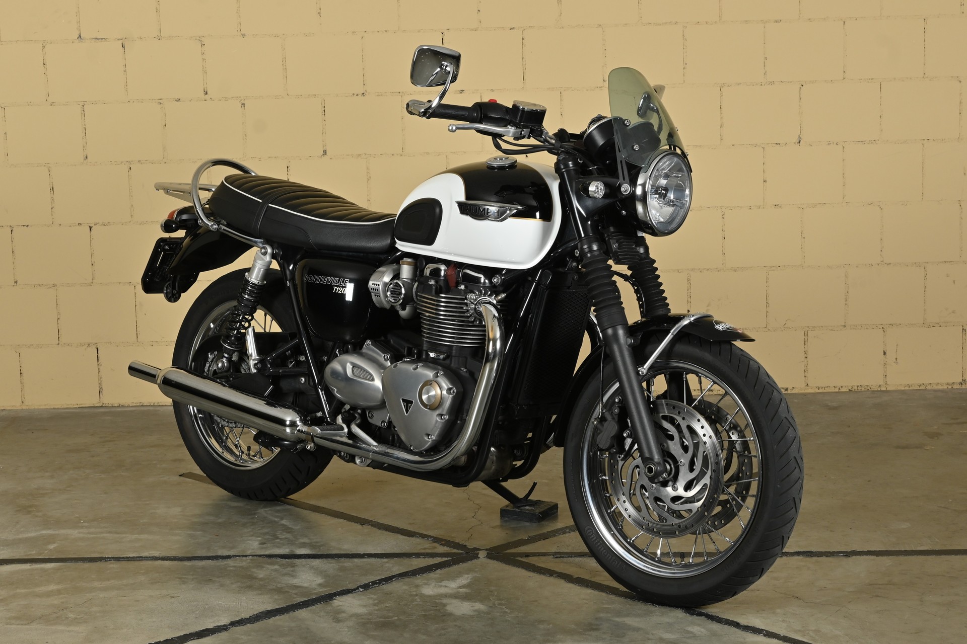 TRIUMPH Bonneville T120 ABS-image-2