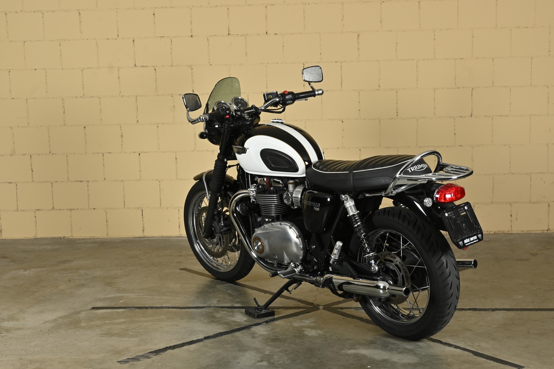 TRIUMPH Bonneville T120 ABS-image-9