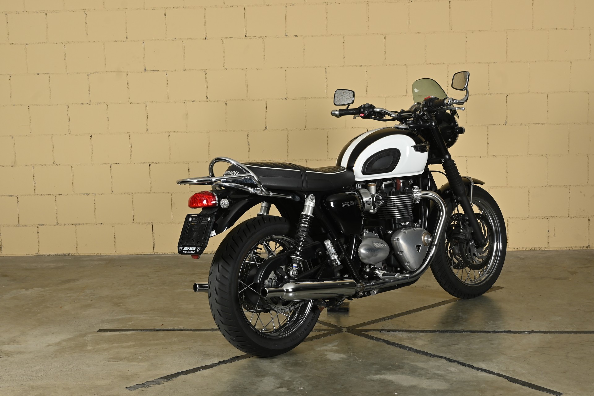 TRIUMPH Bonneville T120 ABS-image-13
