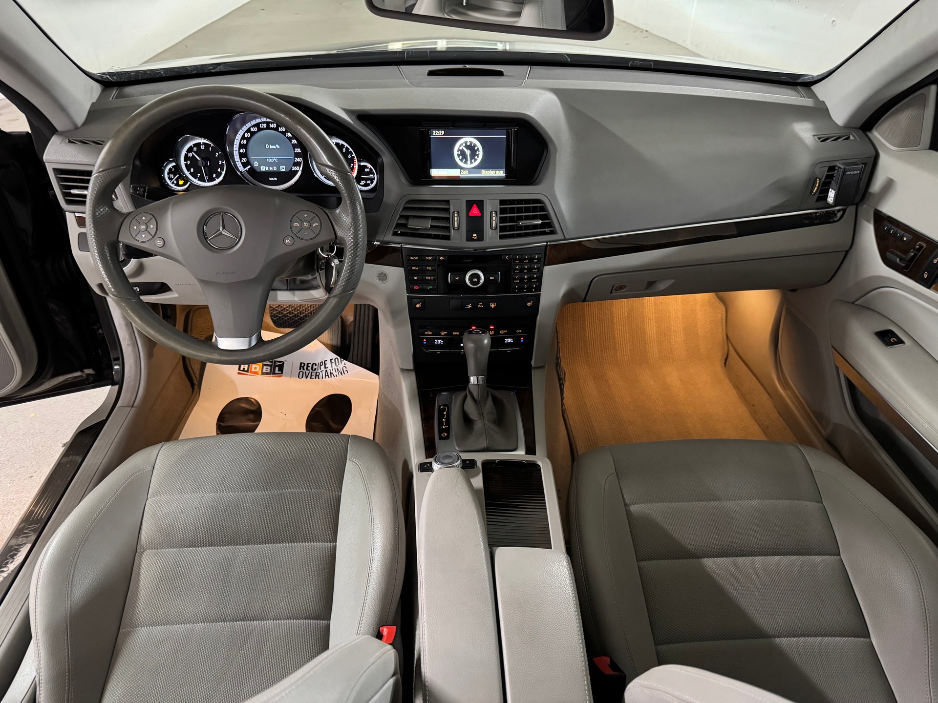 MERCEDES-BENZ E 350 CGI BlueEfficiency 7G-Tronic-image-8