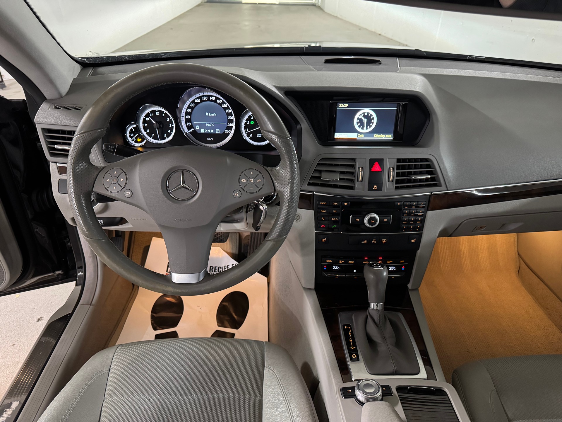 MERCEDES-BENZ E 350 CGI BlueEfficiency 7G-Tronic-image-9