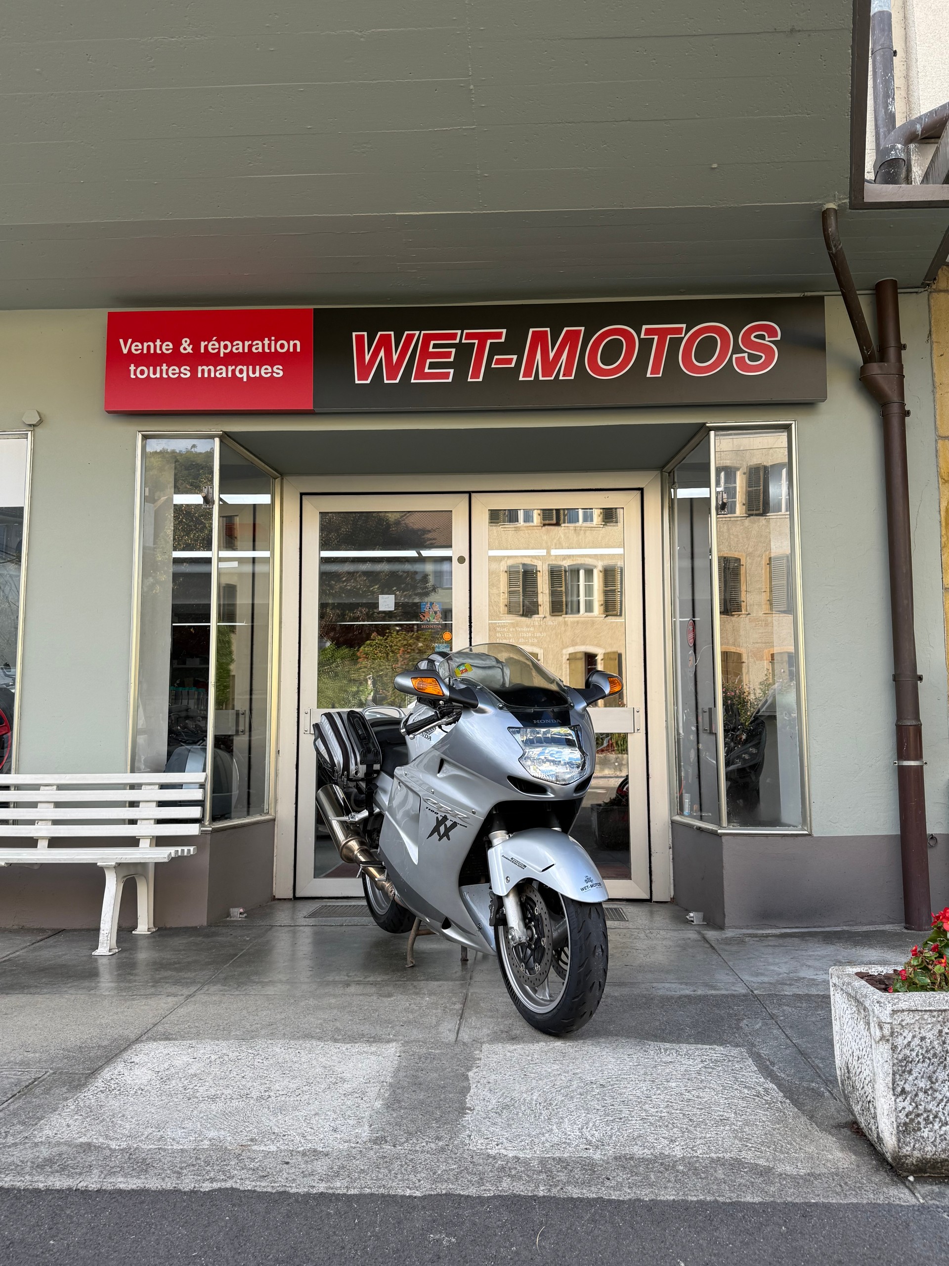 HONDA CBR 1100 X X FI-image-0