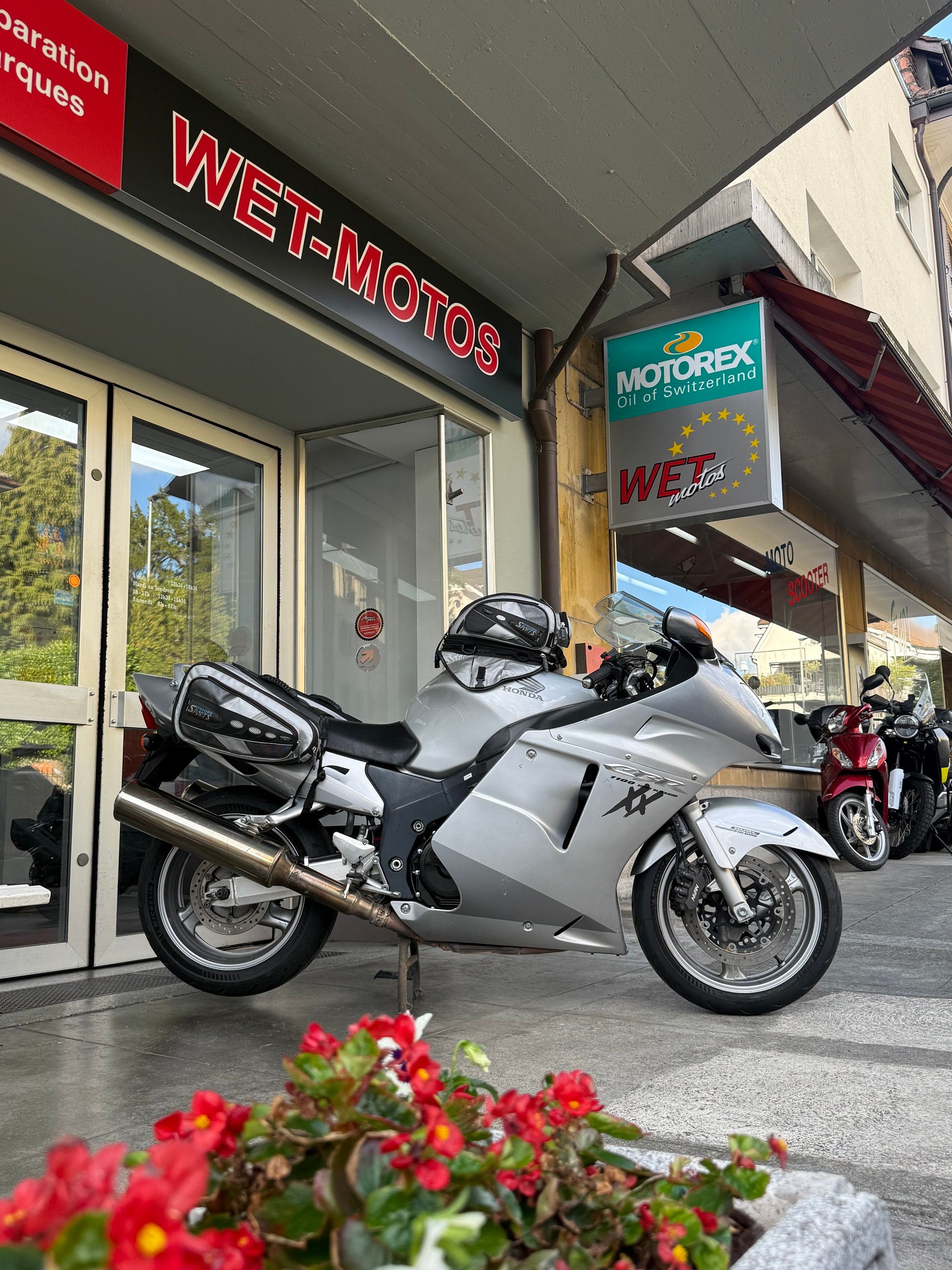 HONDA CBR 1100 X X FI-image-1