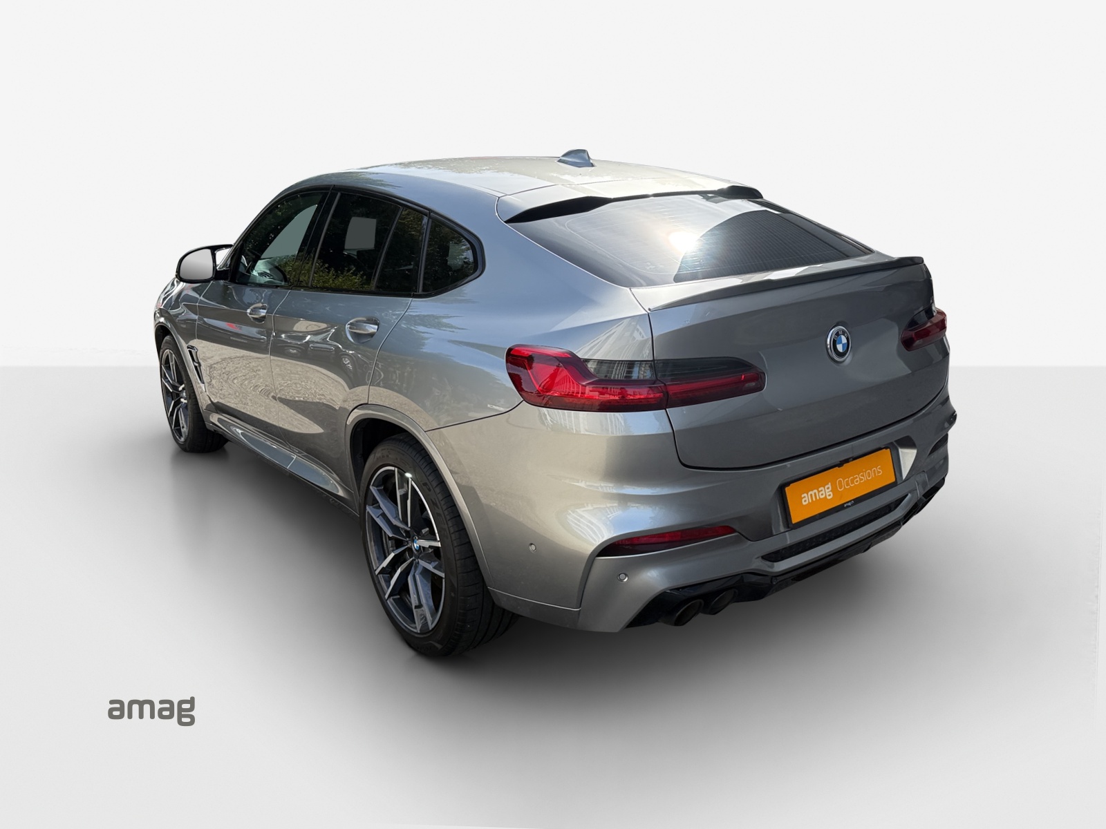 BMW X4M Steptronic-showroom-element-2