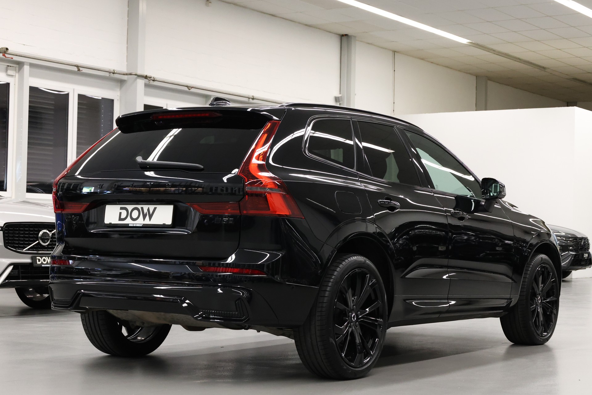 VOLVO XC60 2.0 B5 MH Black Edition AWD-image-6