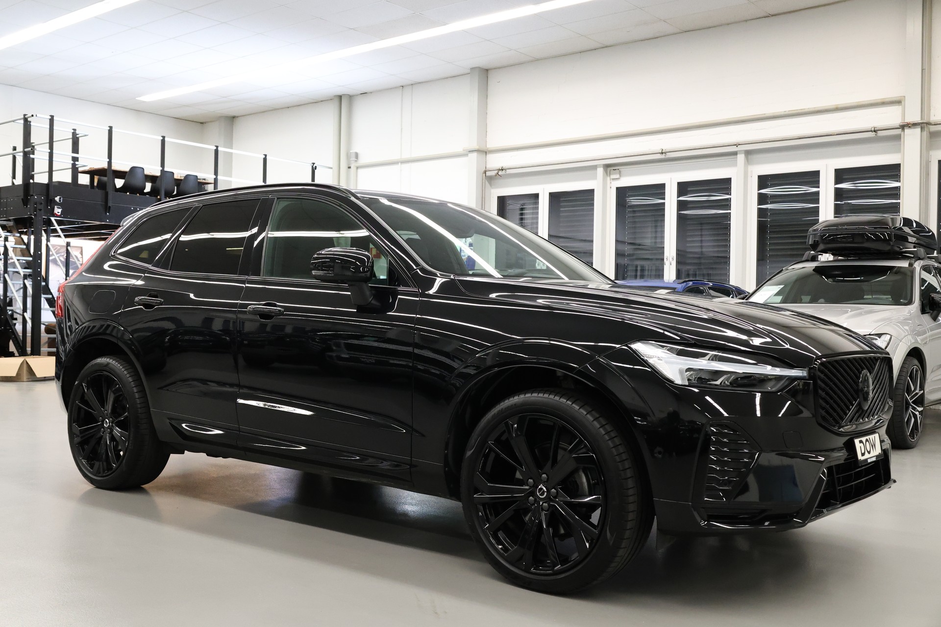VOLVO XC60 2.0 B5 MH Black Edition AWD-showroom-element-1