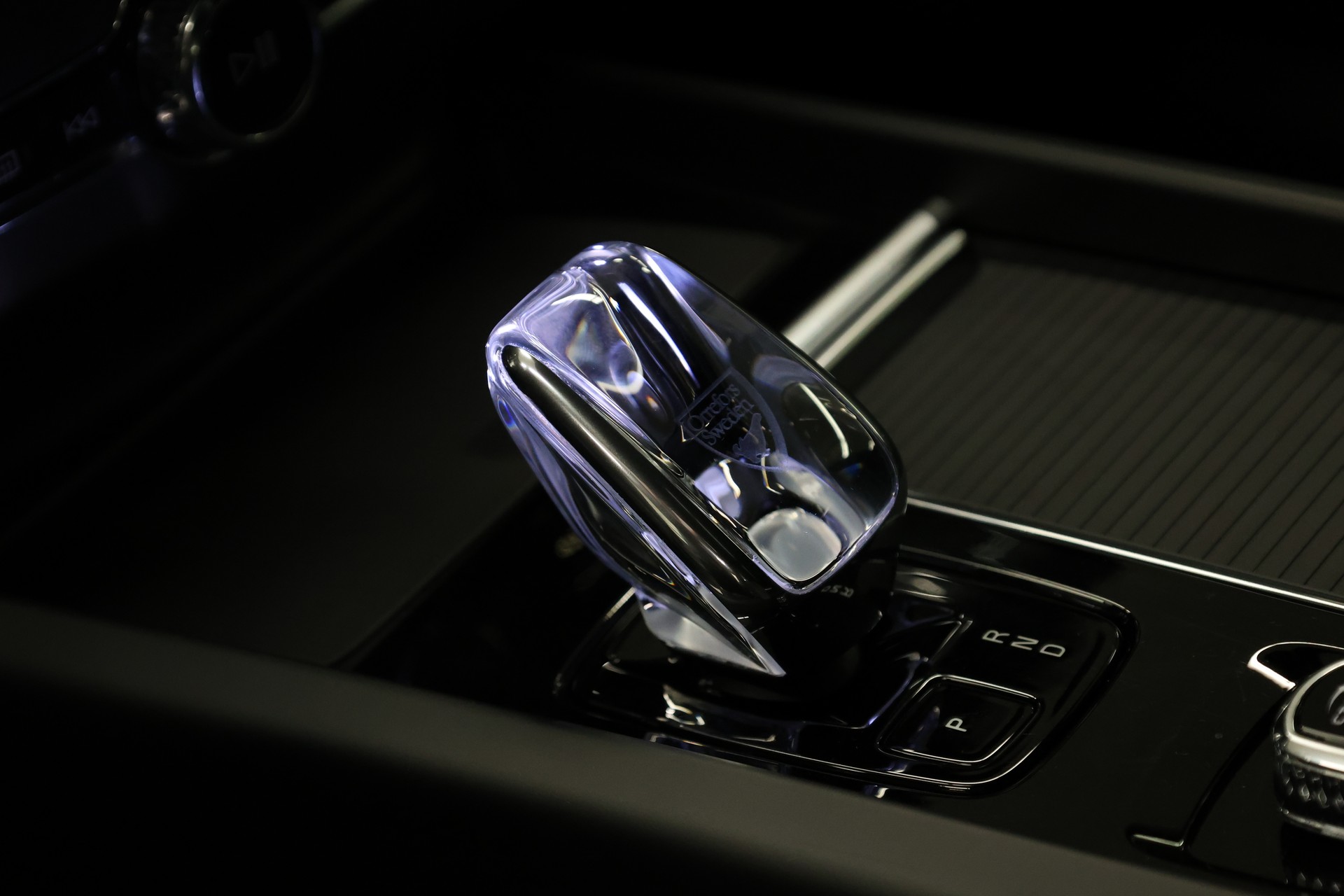 VOLVO XC60 2.0 B5 MH Black Edition AWD-image-22