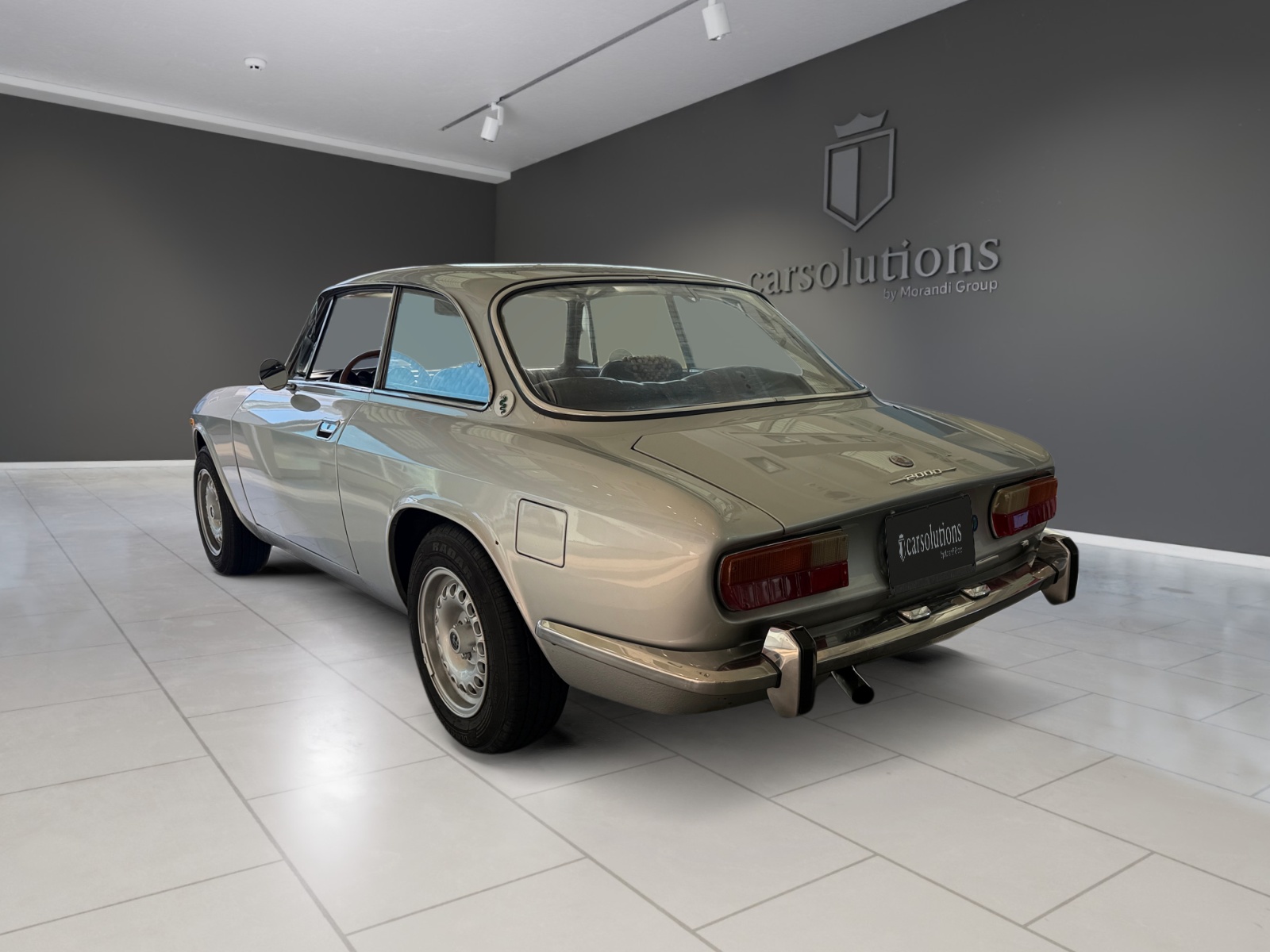 ALFA ROMEO 2000-showroom-element-2