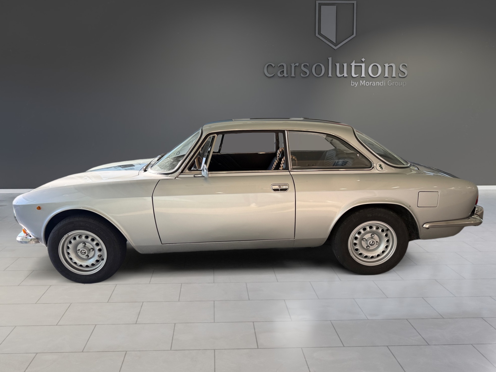 ALFA ROMEO 2000-showroom-element-1