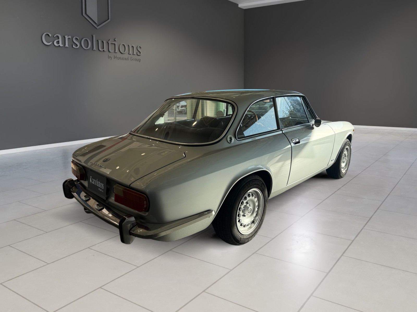 ALFA ROMEO 2000-showroom-element-3
