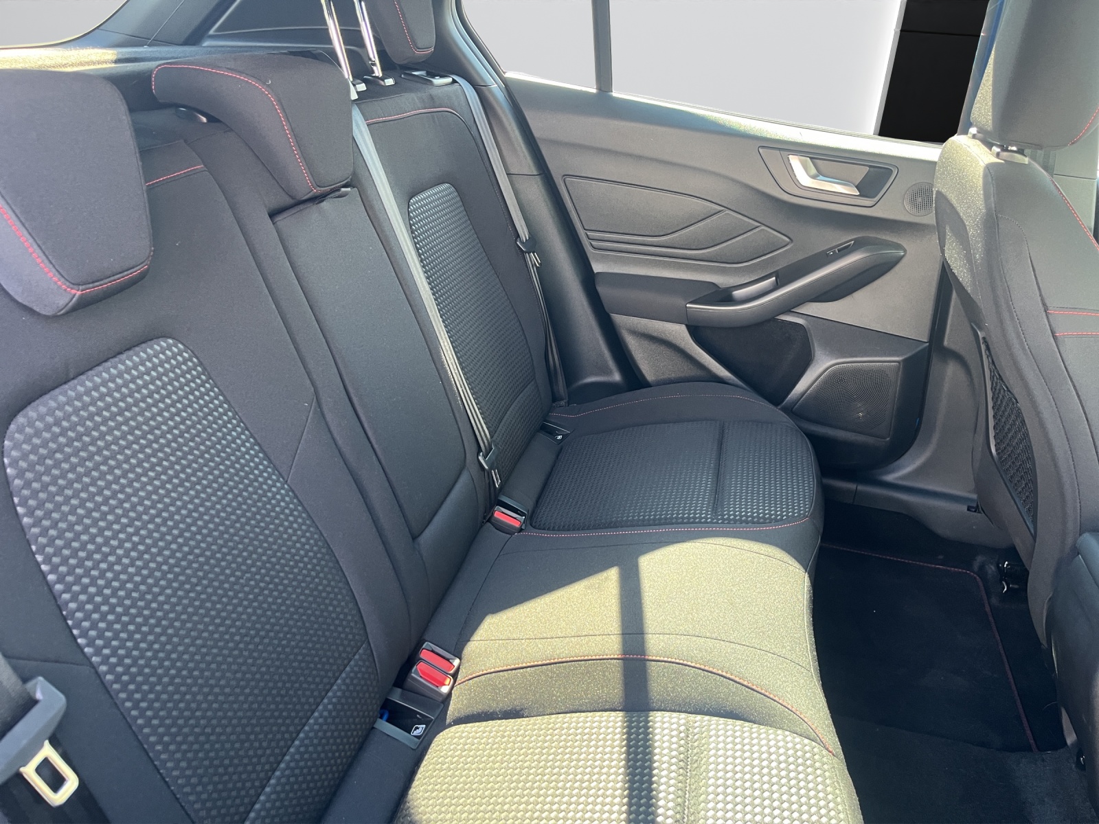 FORD Focus 1.0 MHEV ST-Line X Automat-image-8