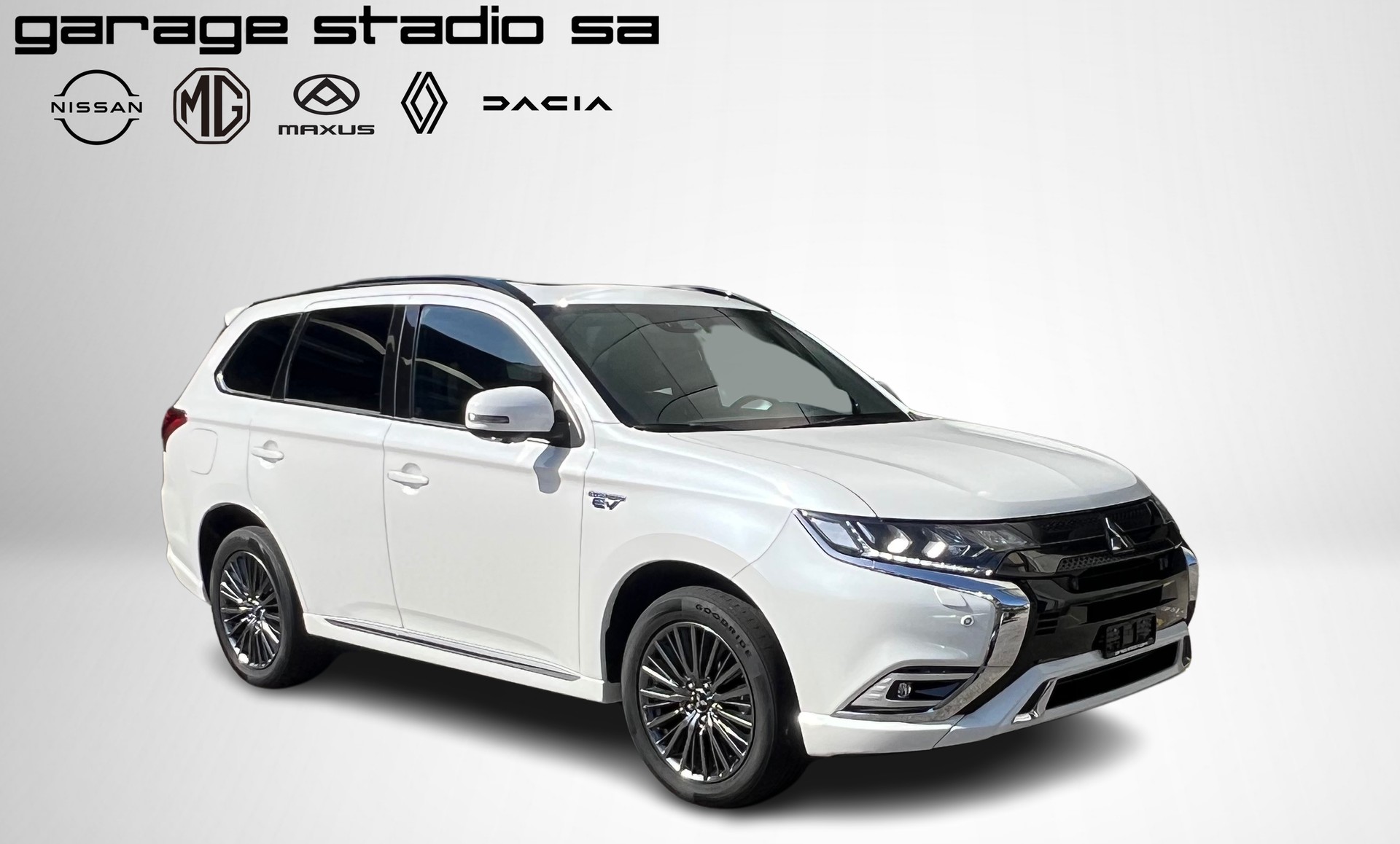 MITSUBISHI Outlander 2.4 PHEV Diamond S-Edition 4WD Automatic-image-2
