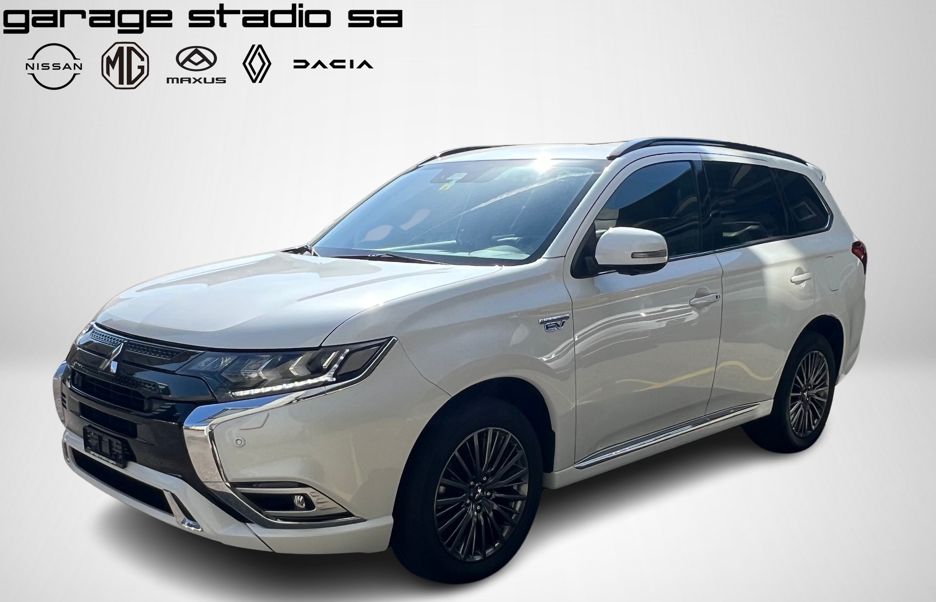 MITSUBISHI Outlander 2.4 PHEV Diamond S-Edition 4WD Automatic-image-3