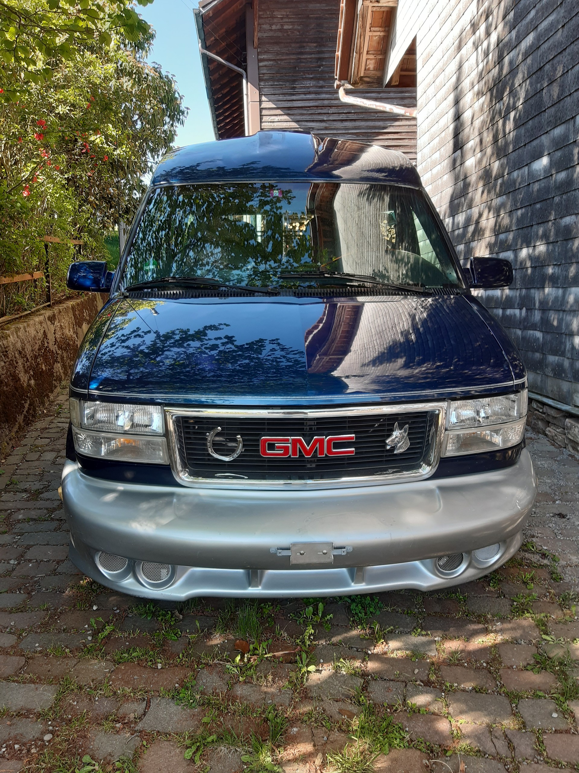 GMC Safari