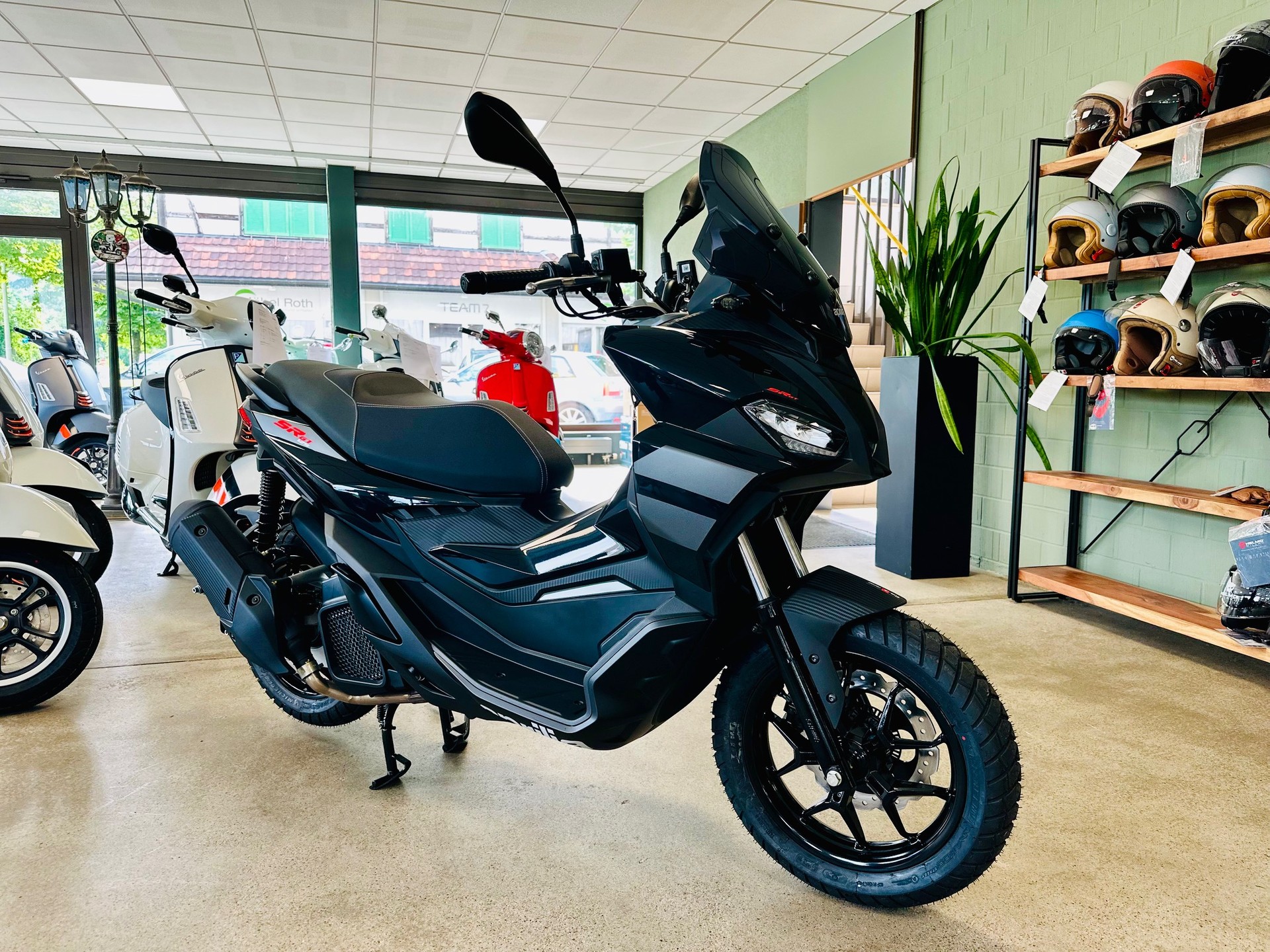 APRILIA SR 125 GT ABS-image-1