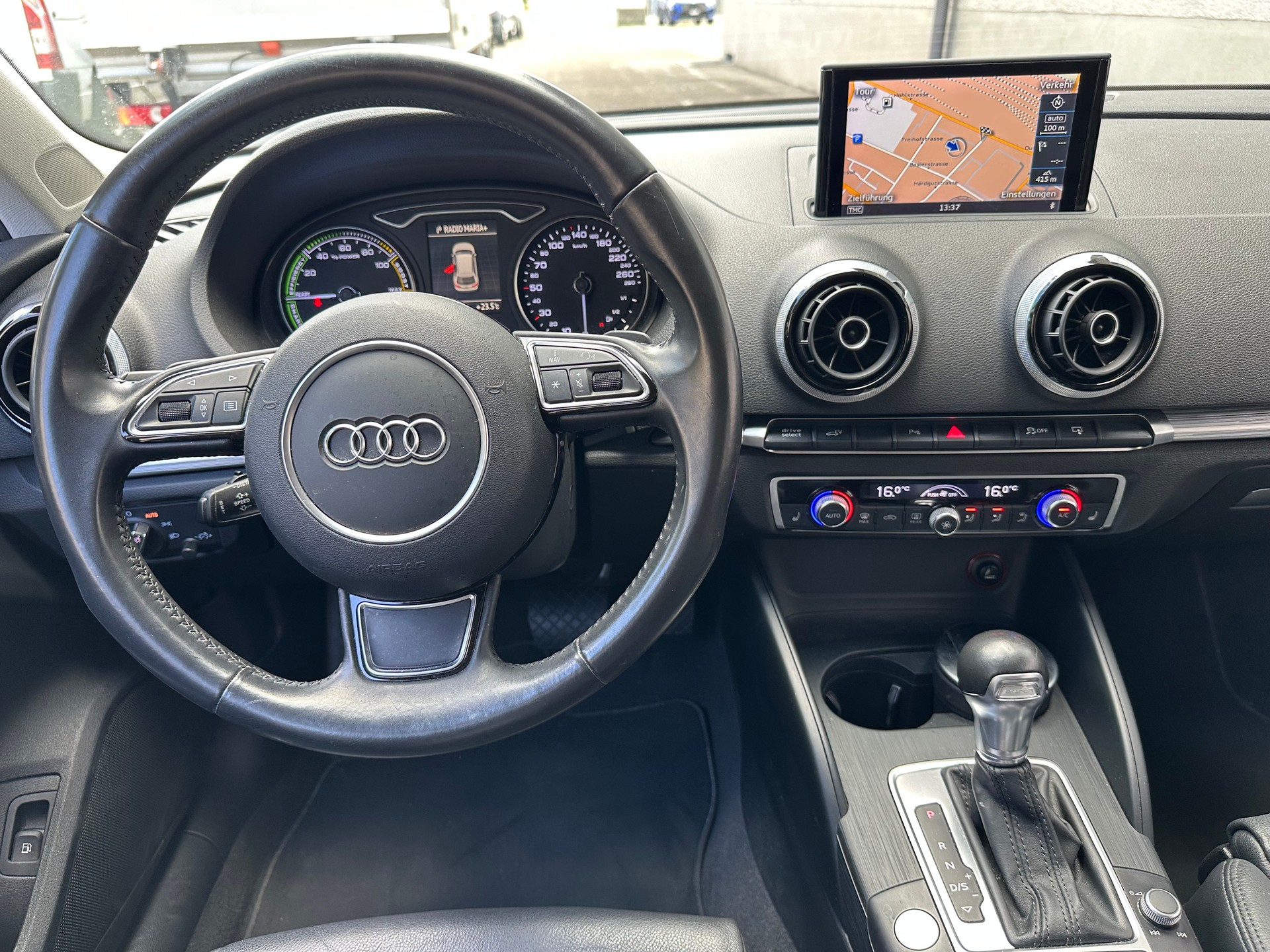 AUDI A3 Sportback 1.4 e-tron Ambition S-tronic-image-12
