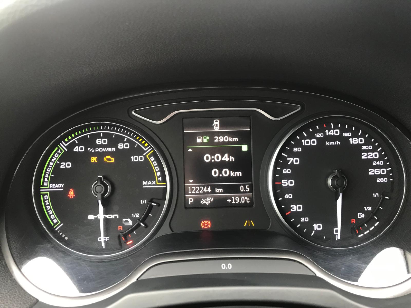 AUDI A3 Sportback 1.4 e-tron Ambition S-tronic-image-11