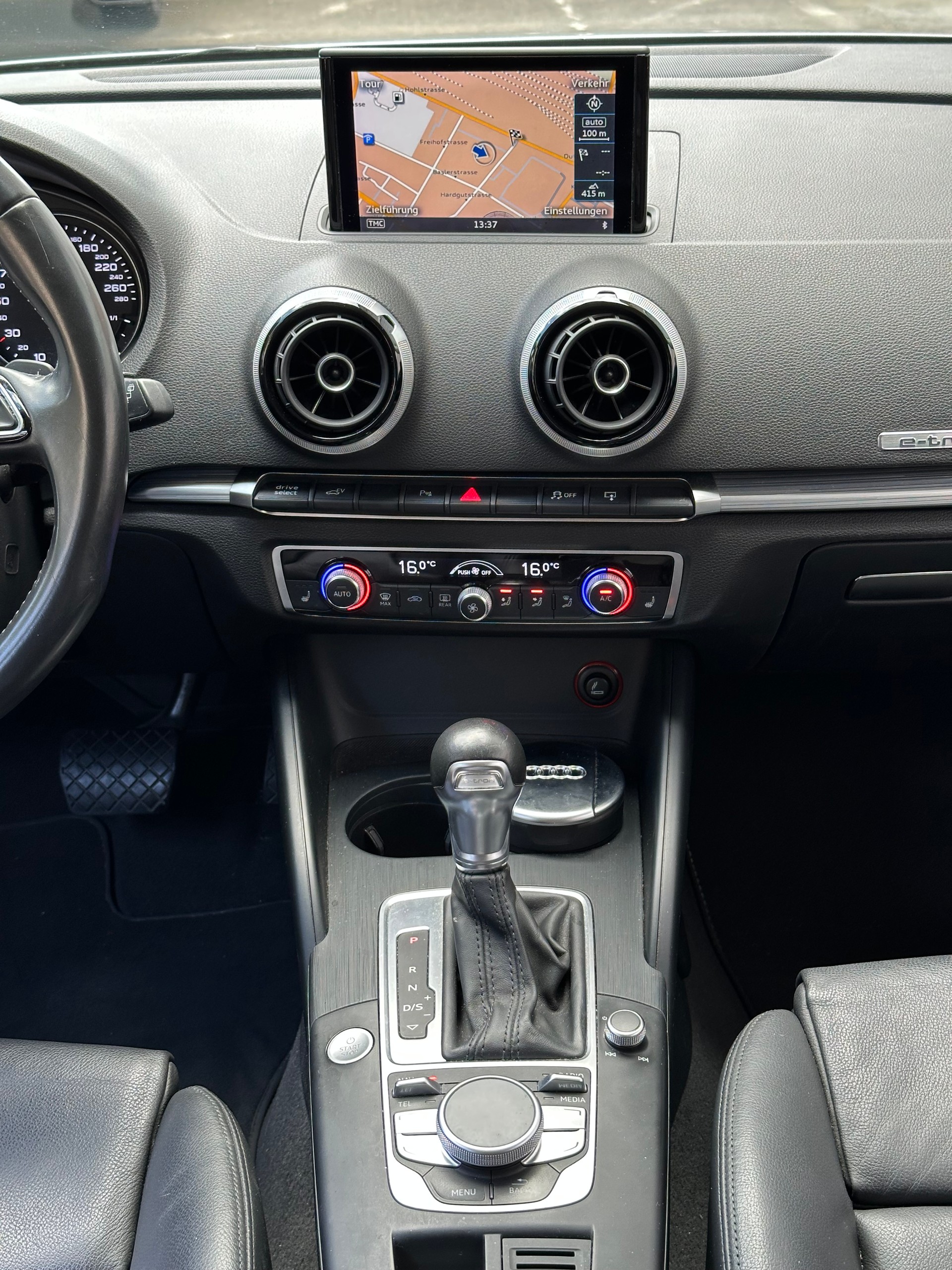AUDI A3 Sportback 1.4 e-tron Ambition S-tronic-image-17