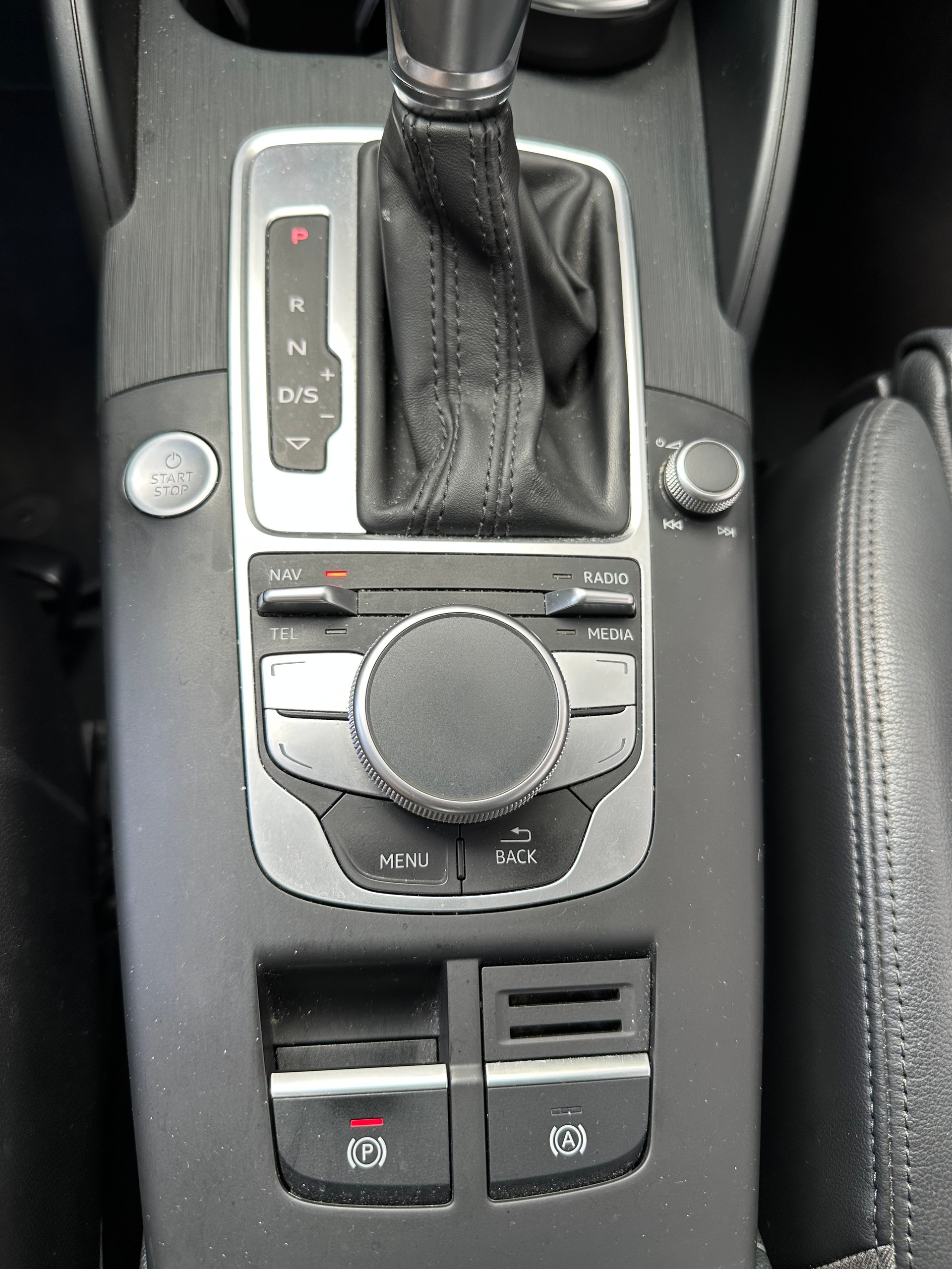 AUDI A3 Sportback 1.4 e-tron Ambition S-tronic-image-18