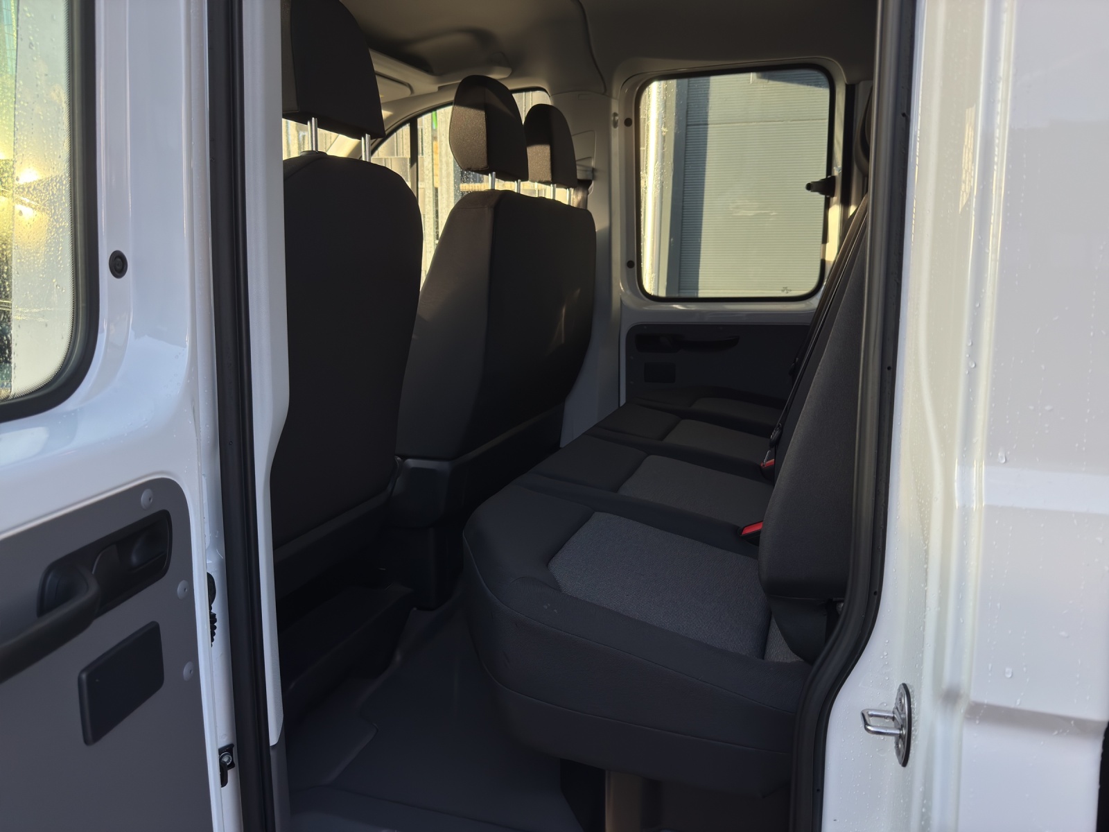VW Crafter 35 DKab.-Pick-up 3640 2.0 TDI 140-image-11
