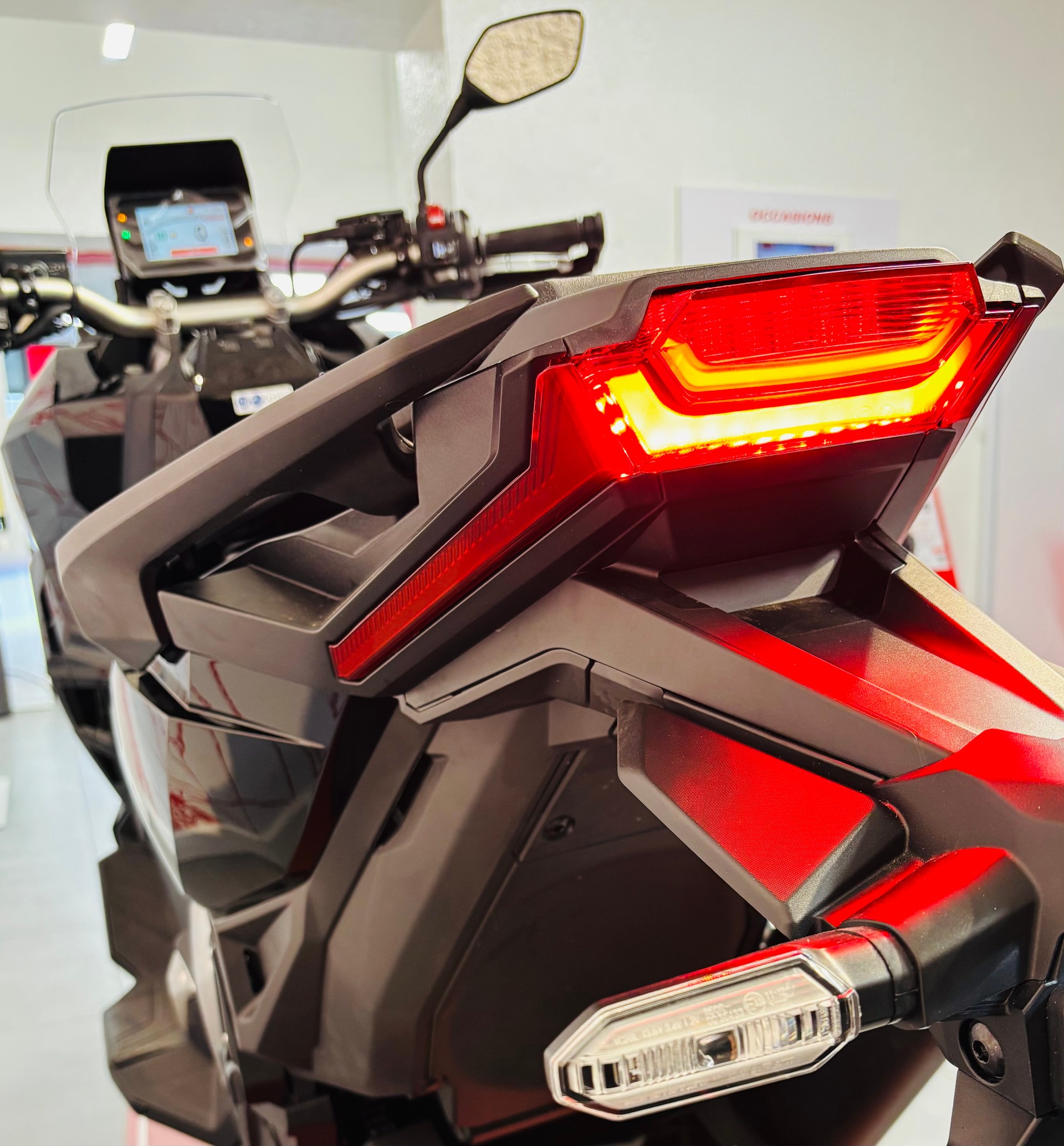 HONDA X-ADV 750-image-7