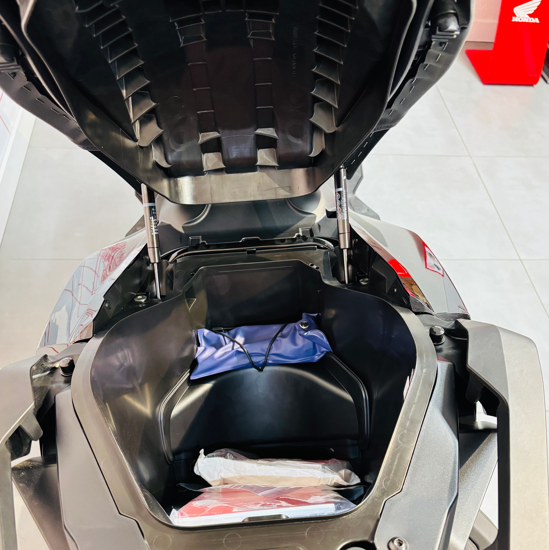 HONDA X-ADV 750-image-8
