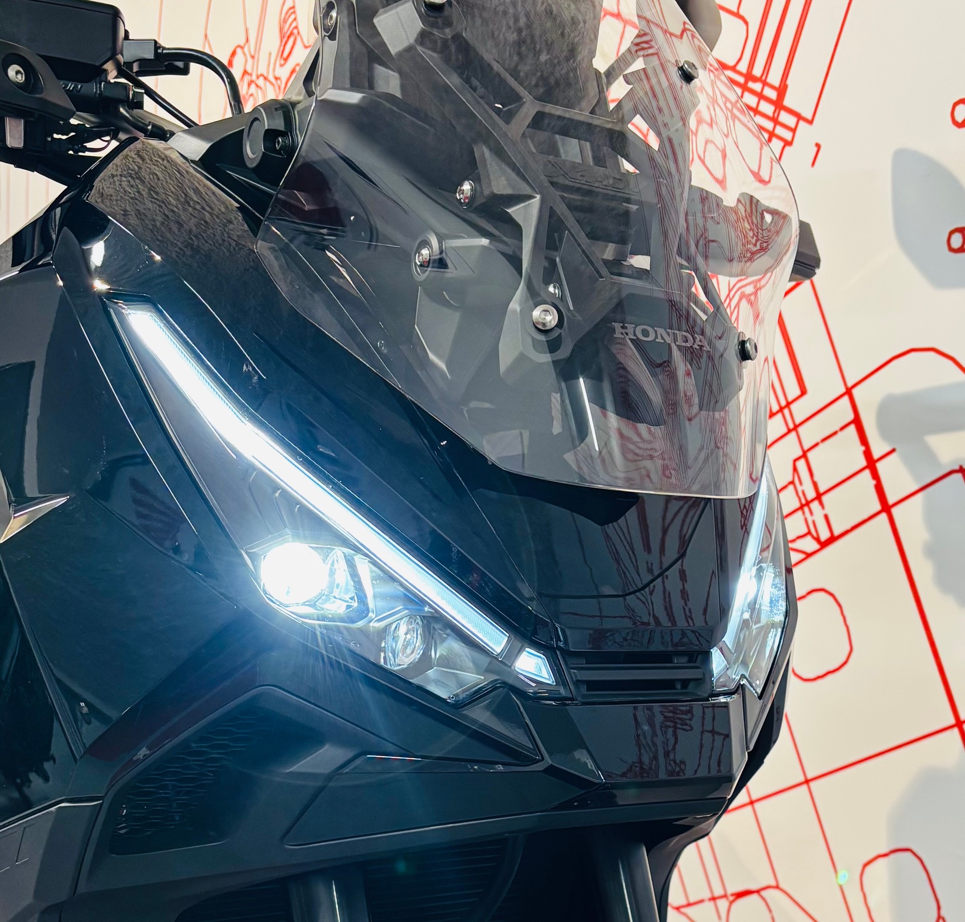 HONDA X-ADV 750-image-4
