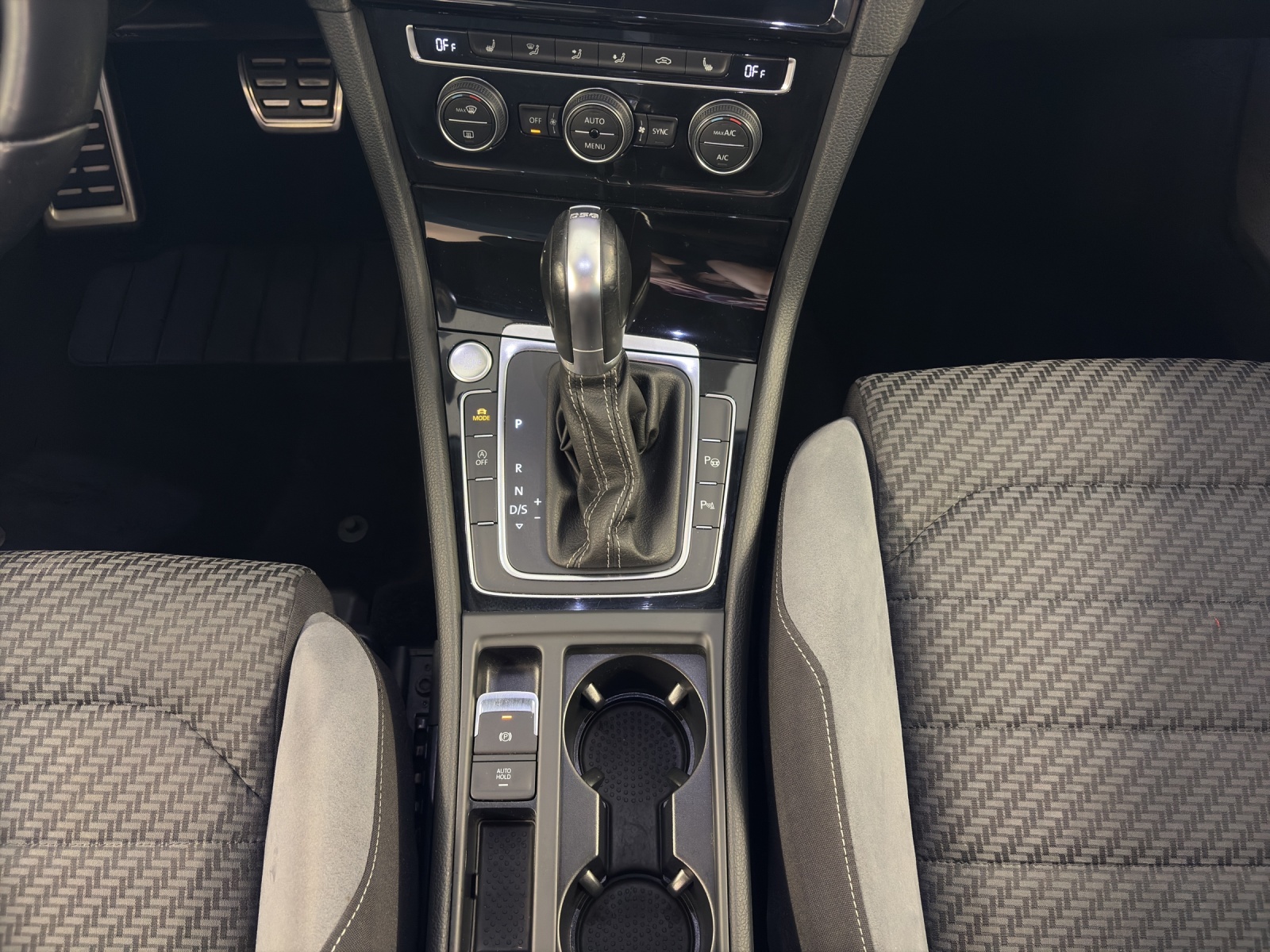 VW Golf 1.4 TSI High-image-13