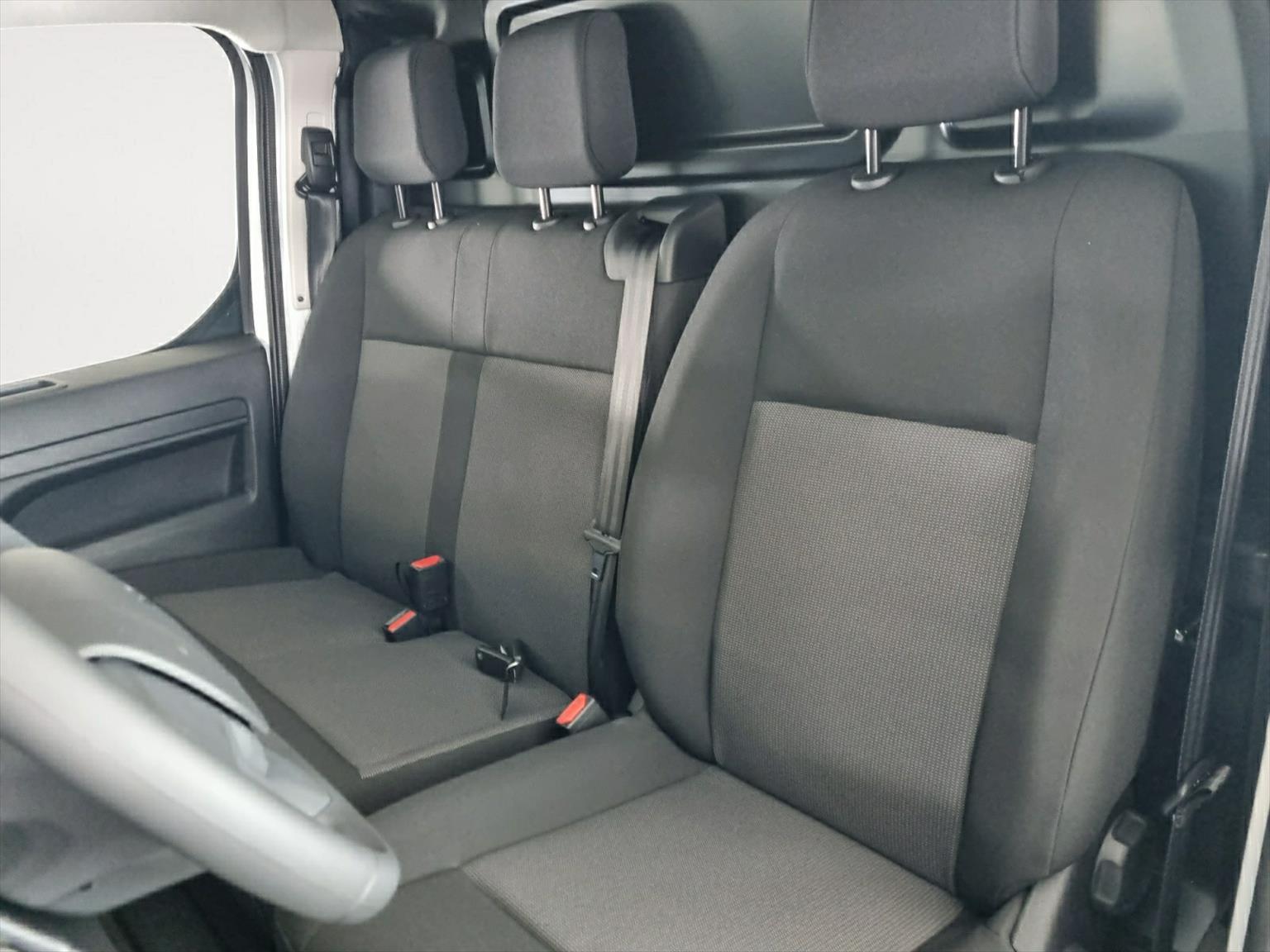 PEUGEOT e-Expert Premium 50KWh Long L3-image-14