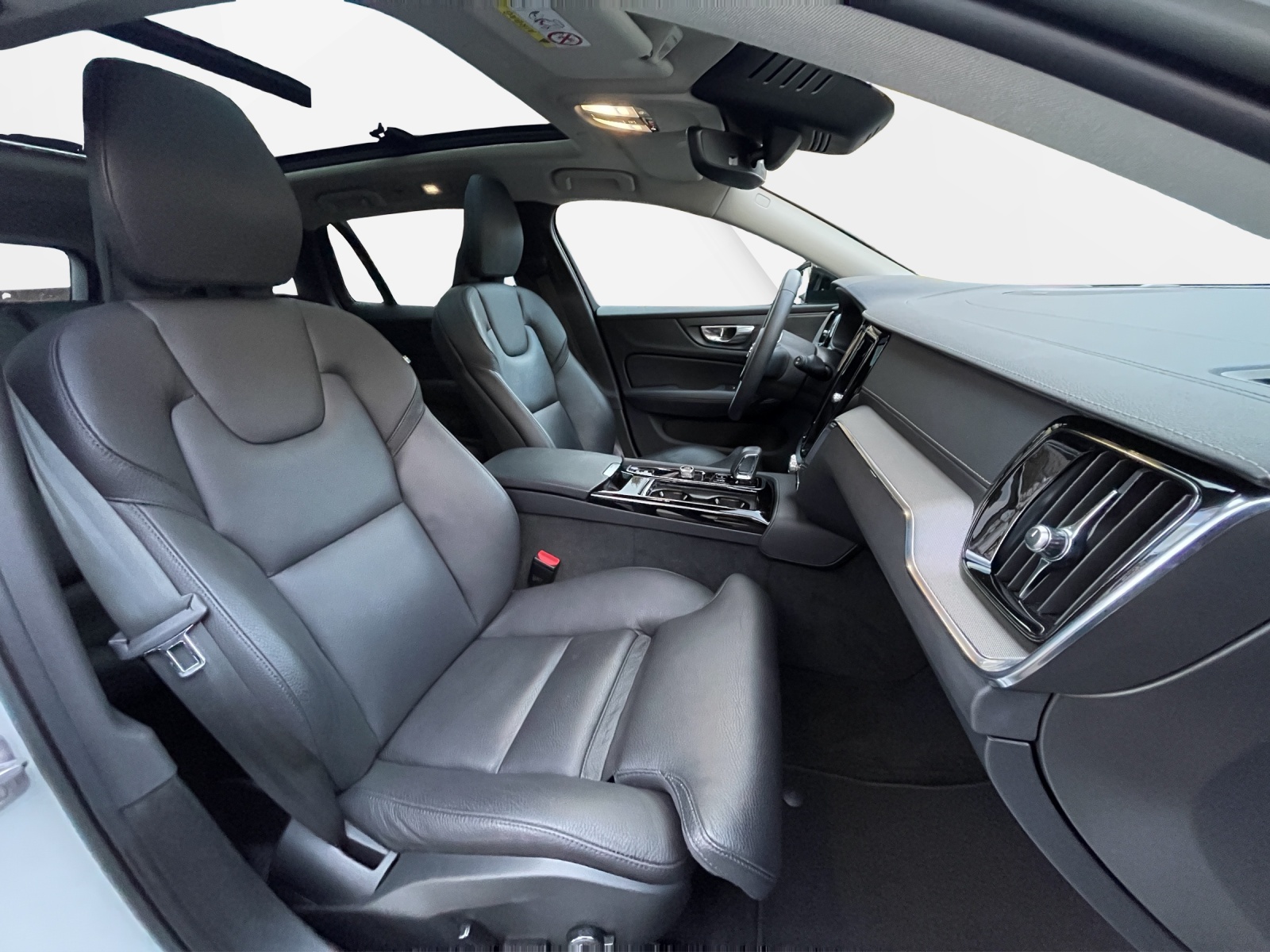 VOLVO V60 2.0 T6 TE Ultimate Dark eAWD-image-16