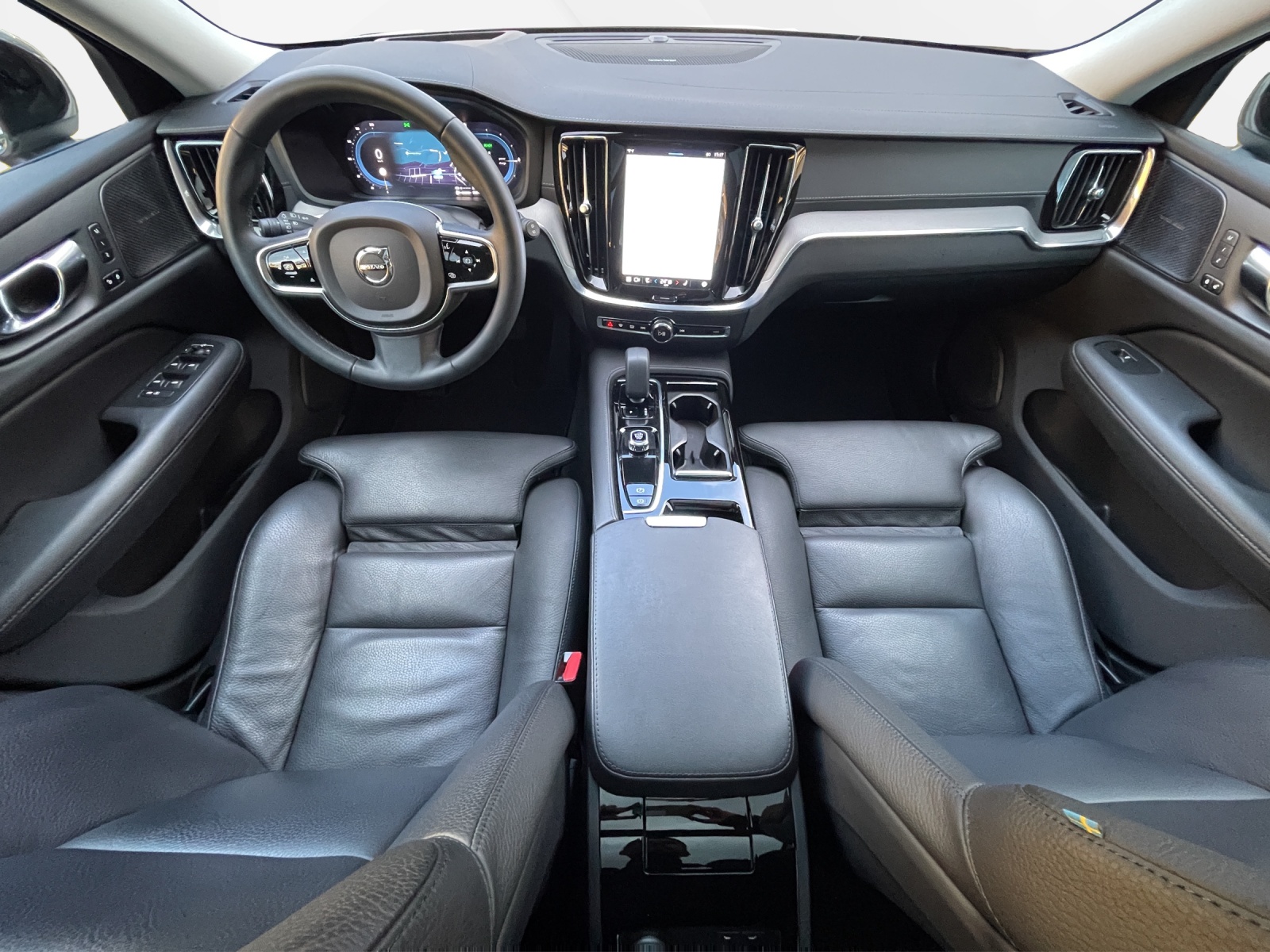 VOLVO V60 2.0 T6 TE Ultimate Dark eAWD-image-10