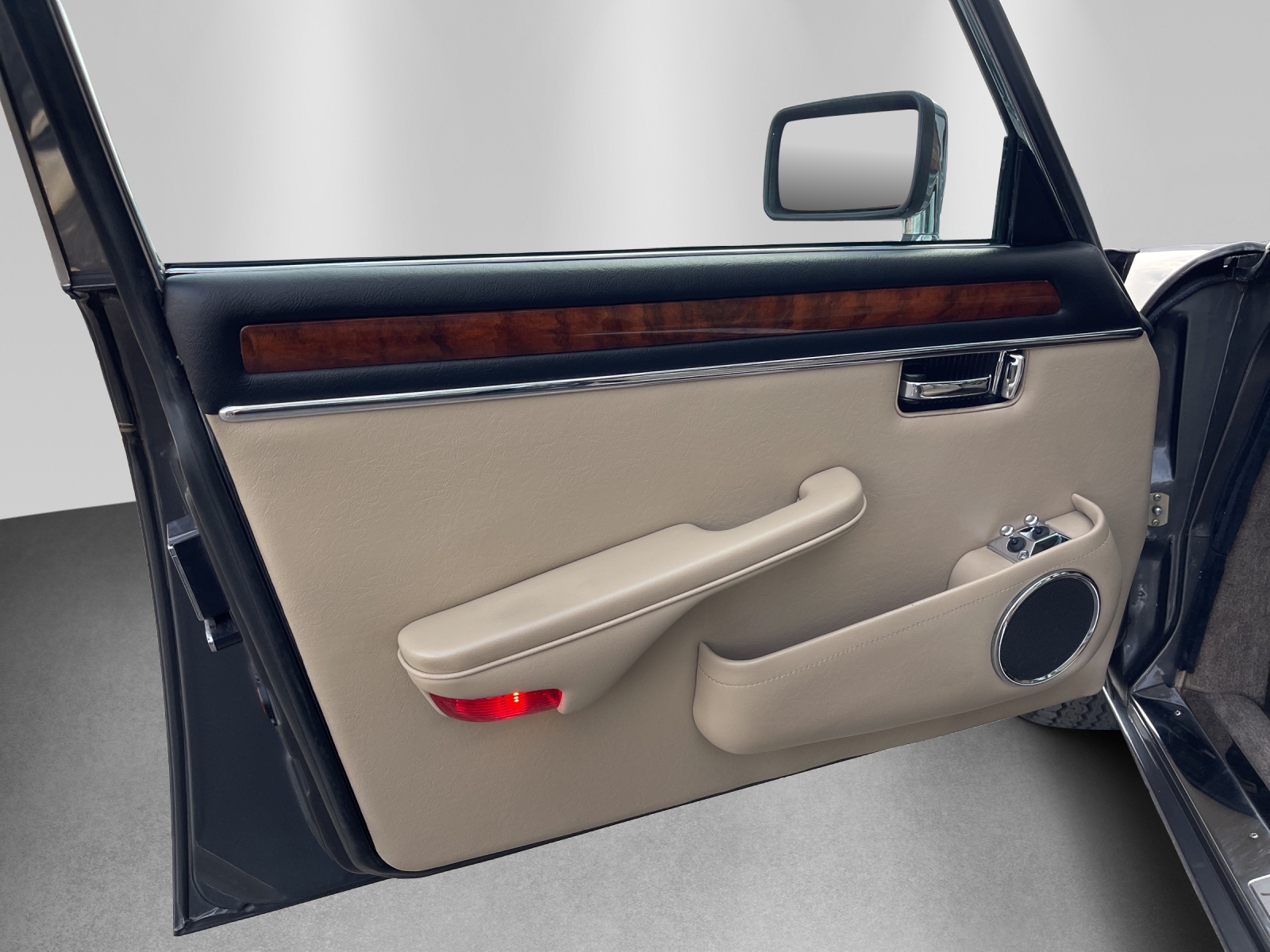 JAGUAR XJ6 4.2 Sovereign-image-7