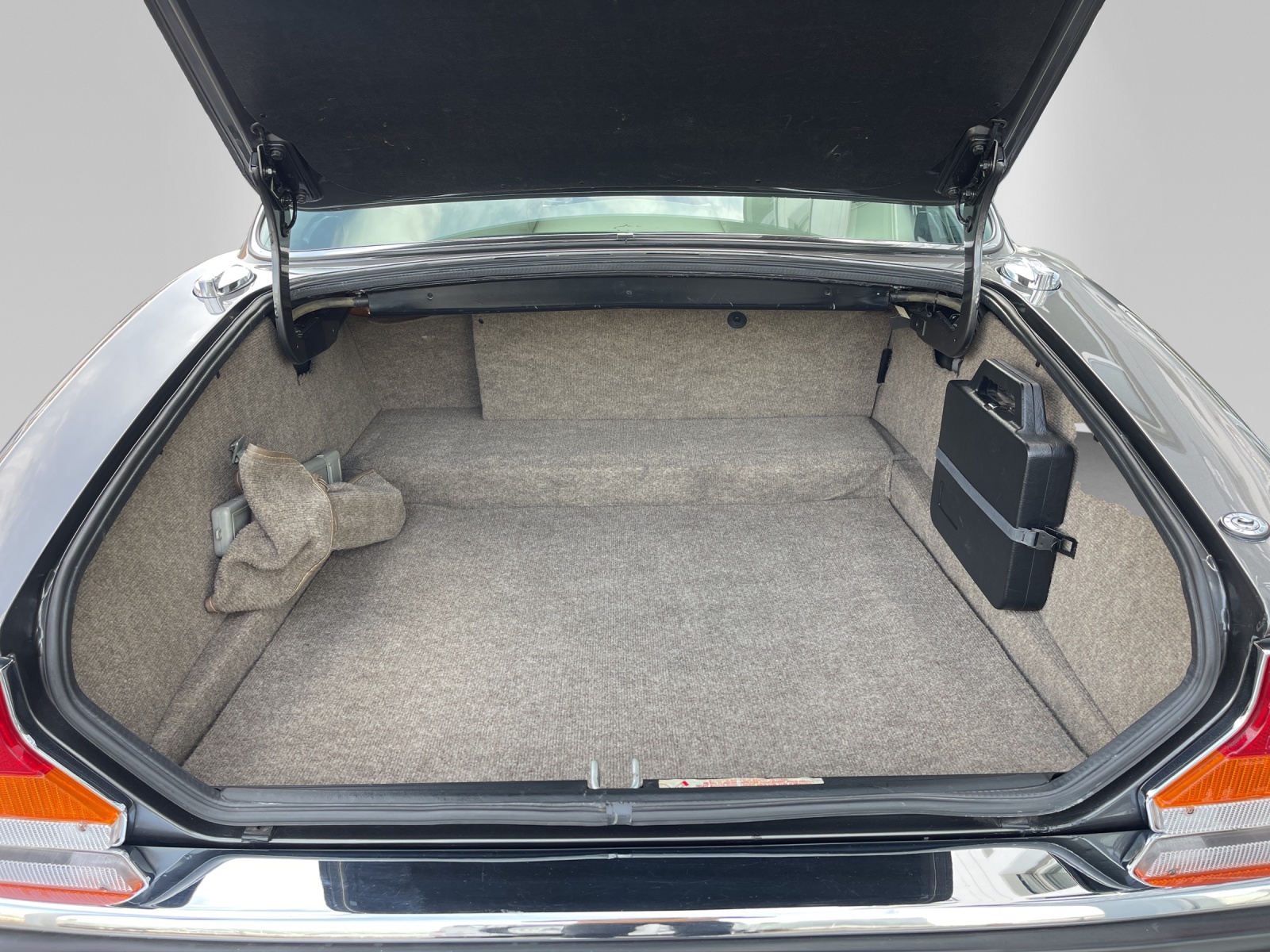 JAGUAR XJ6 4.2 Sovereign-image-6