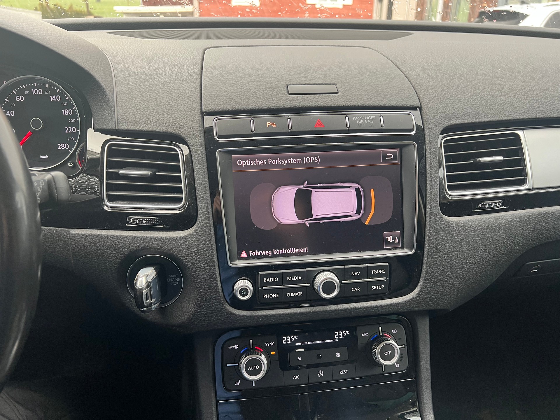 VW Touareg 3.0 TDI BlueMotion Technology Tiptronic-image-11