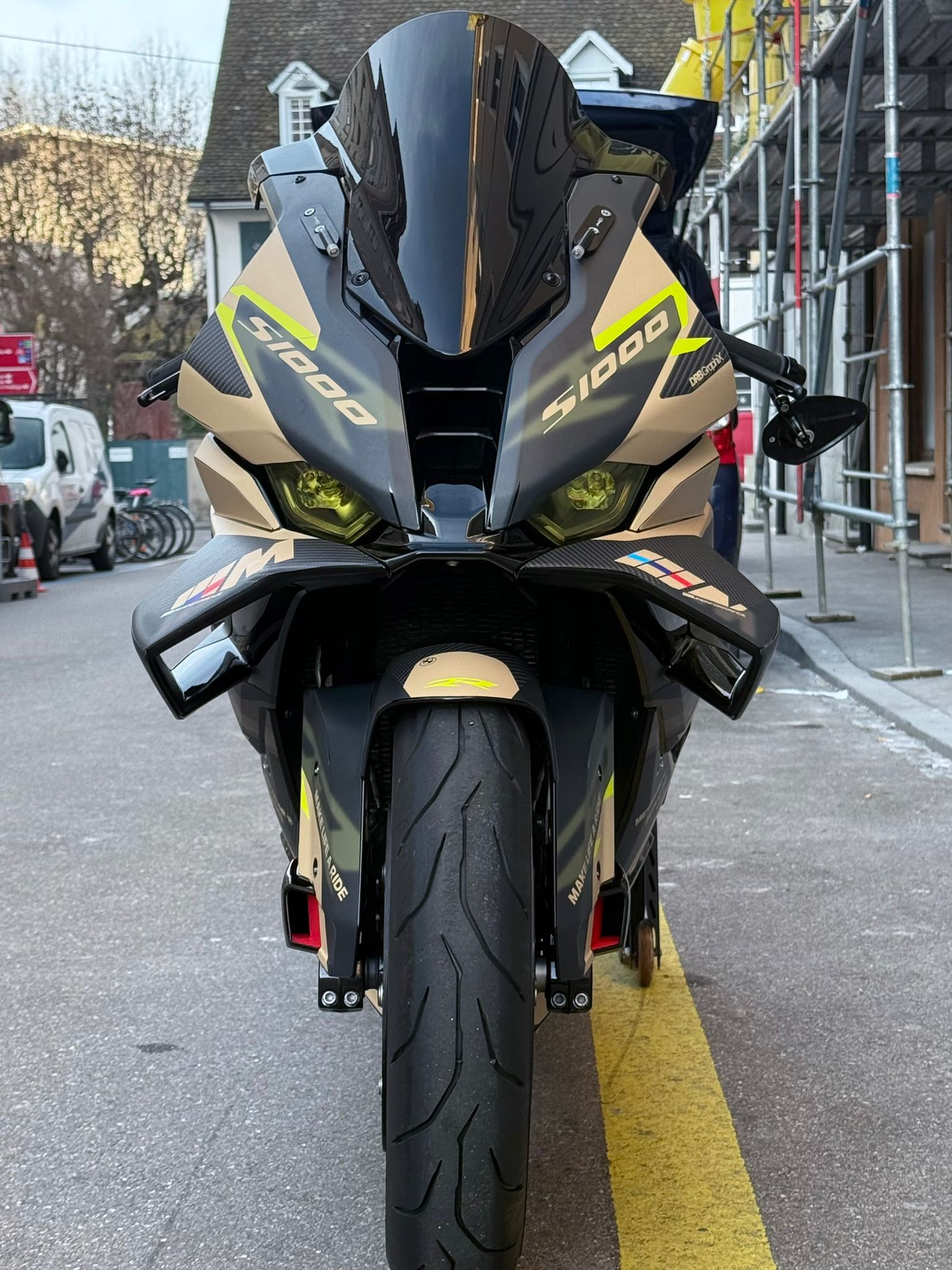 BMW S 1000 RR-image-1