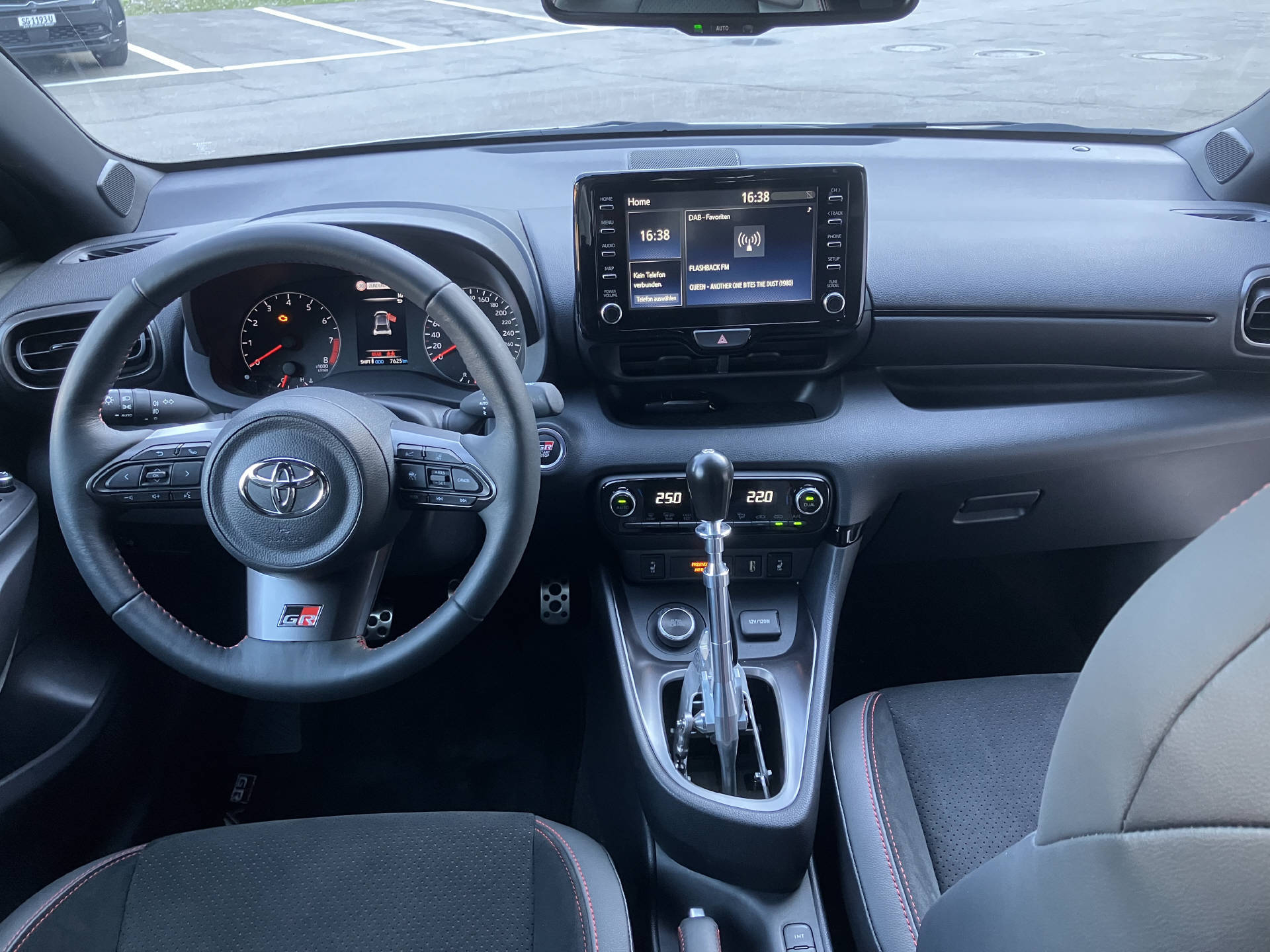 TOYOTA Yaris 1.6 GR Sport-image-6