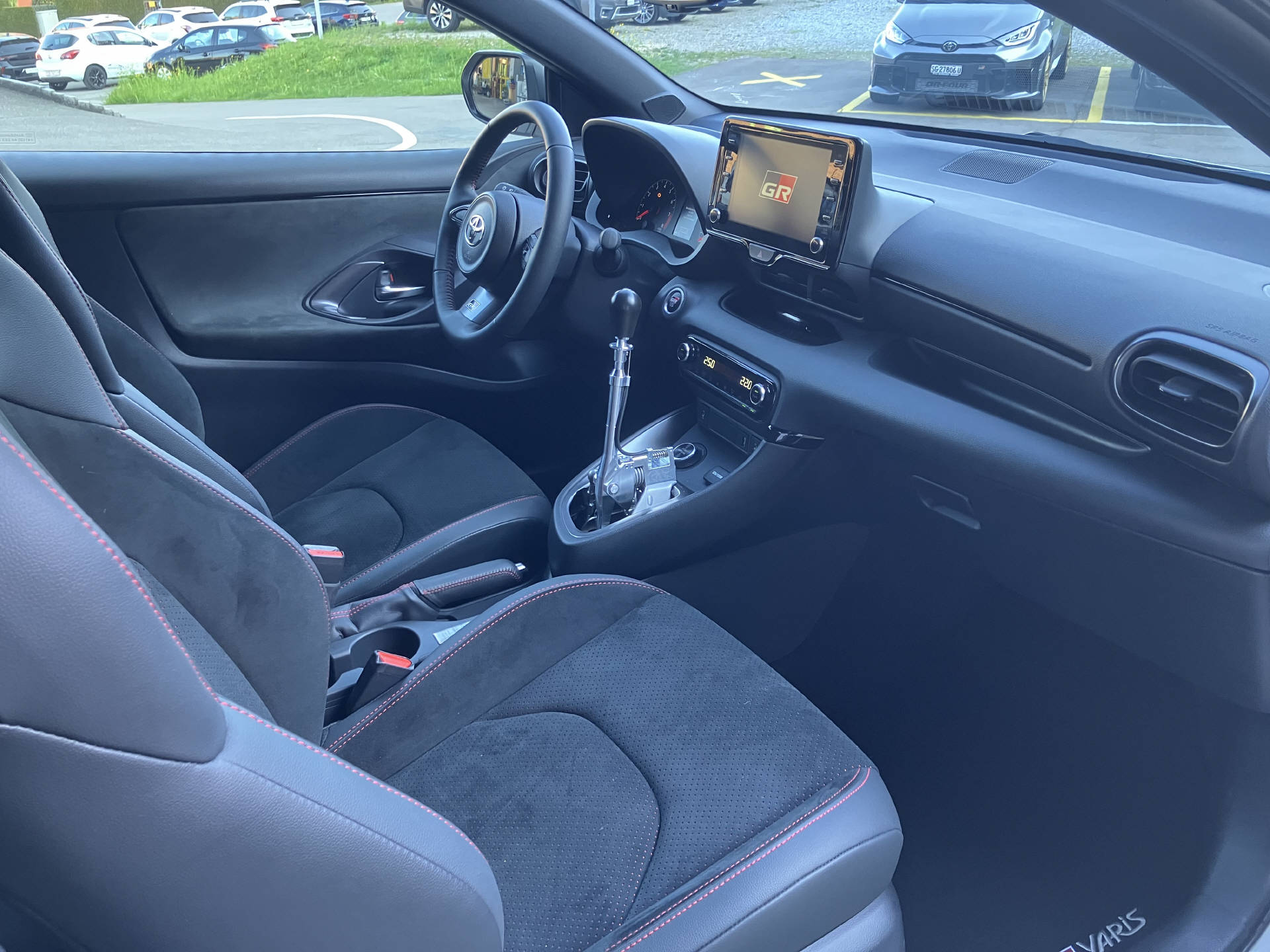 TOYOTA Yaris 1.6 GR Sport-image-2
