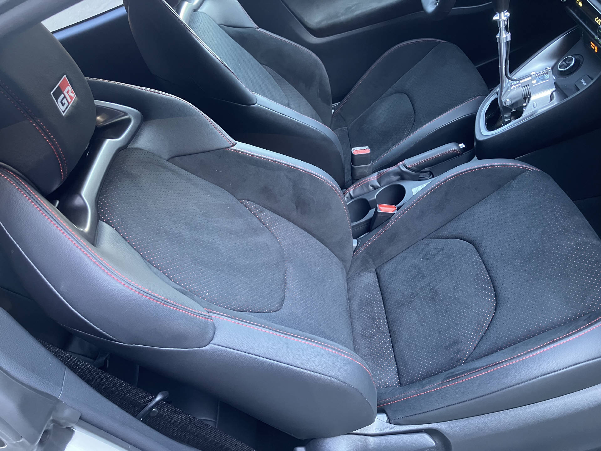TOYOTA Yaris 1.6 GR Sport-image-4