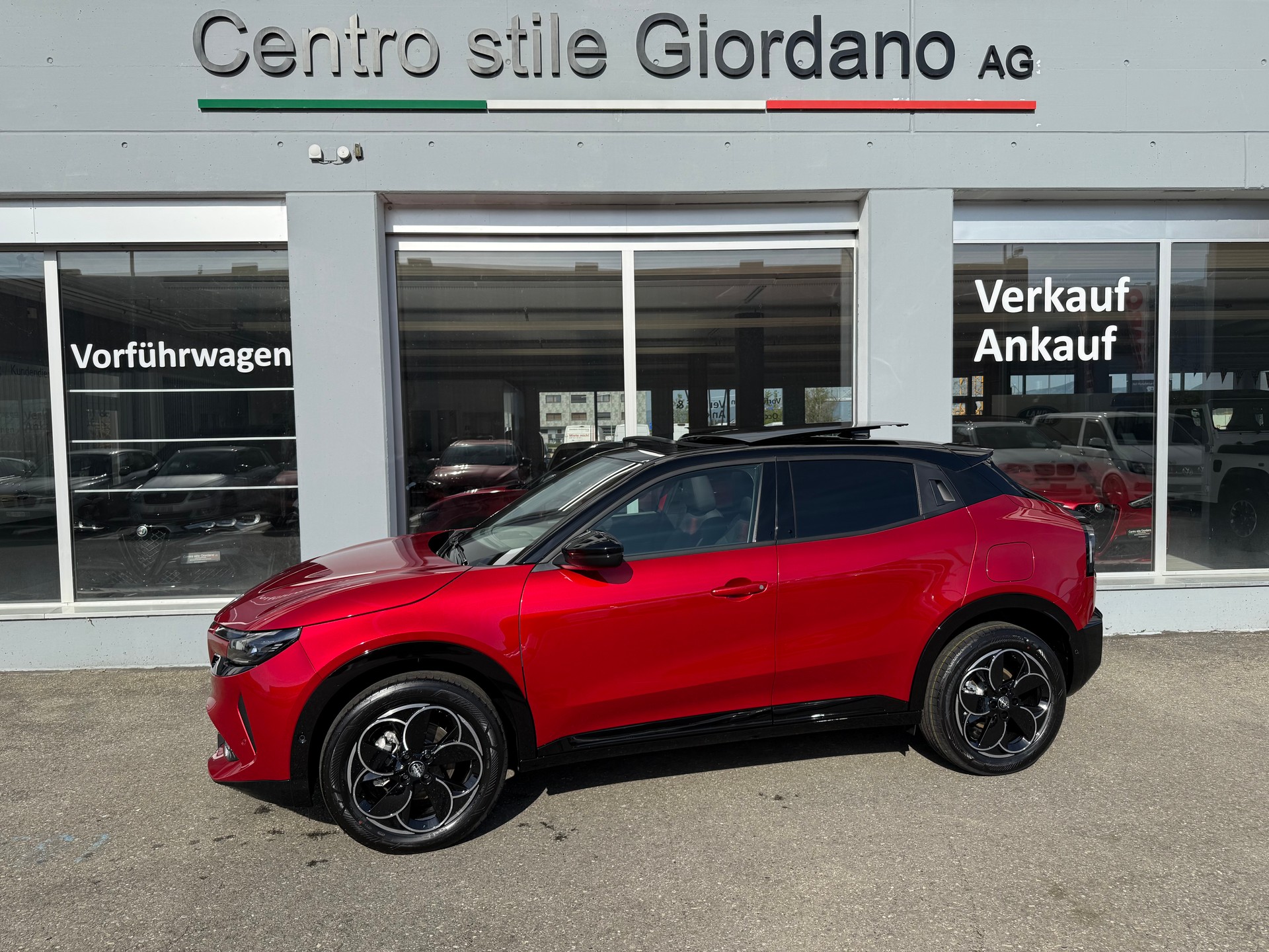 ALFA ROMEO Junior 1.2 Hybrid Q4 Pack Sky "Rosso Brera"-showroom-element-1