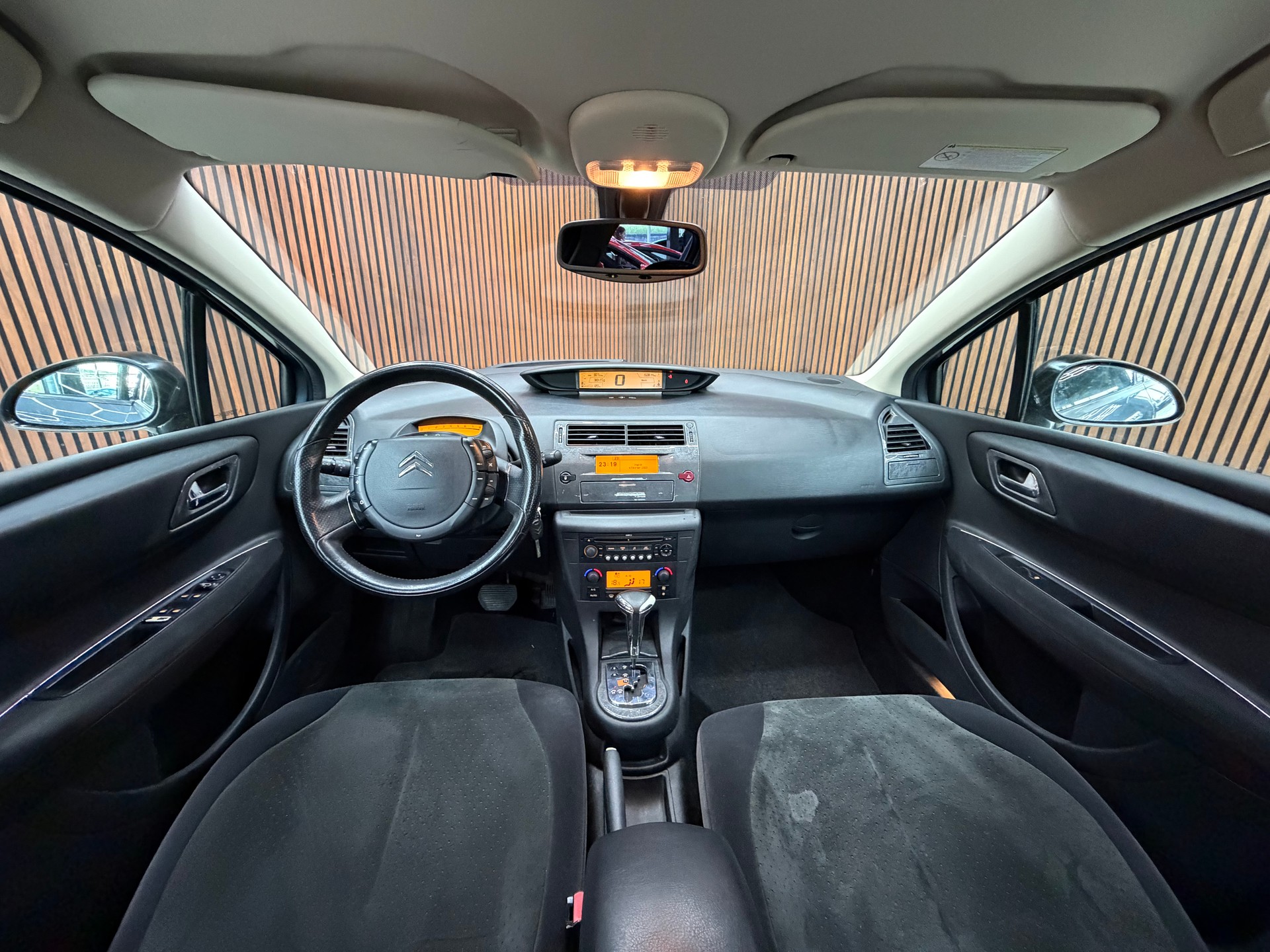 CITROEN C4 Berline 2.0i 16V Exclusive Automatic-image-10
