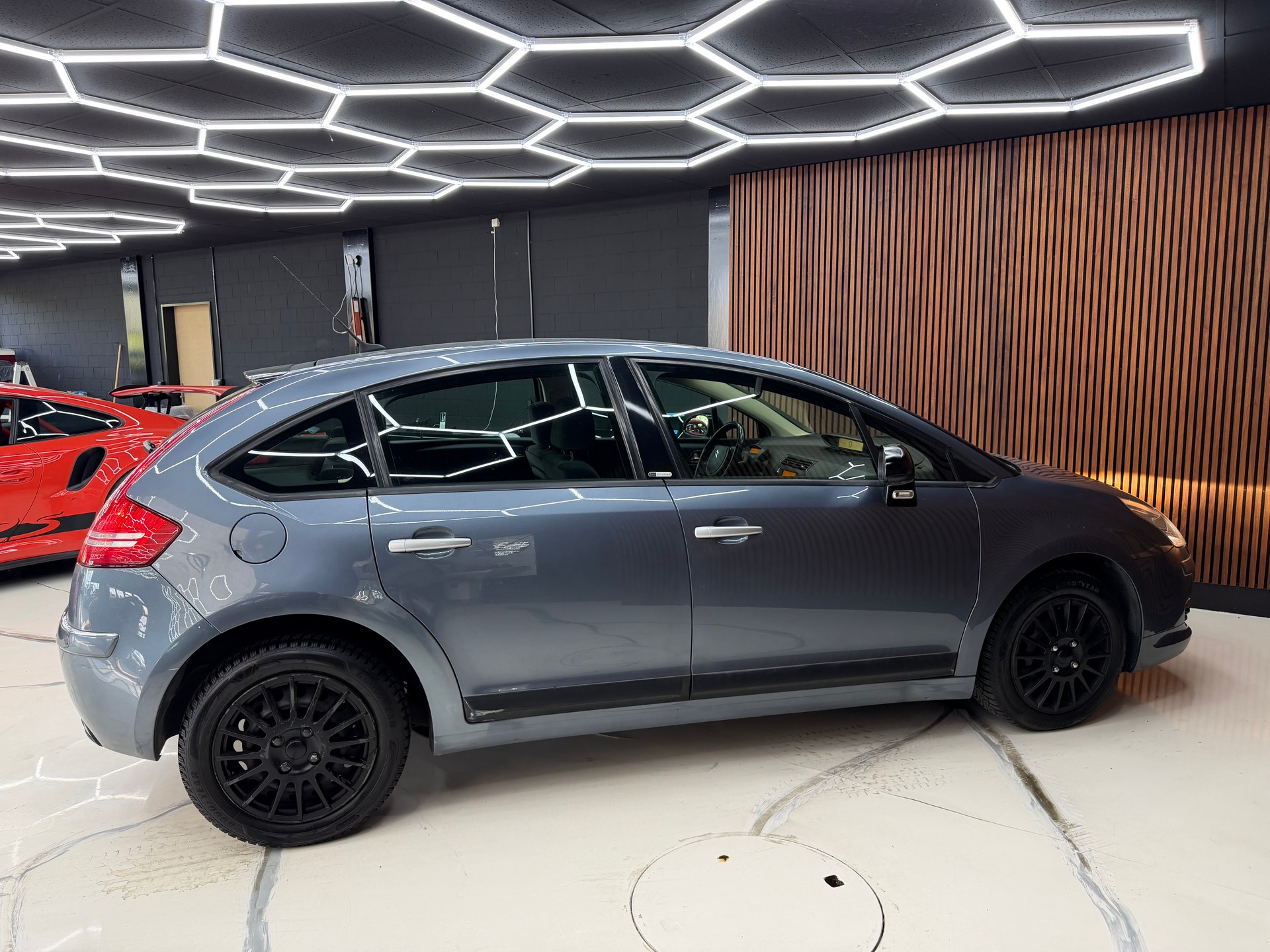 CITROEN C4 Berline 2.0i 16V Exclusive Automatic-image-9