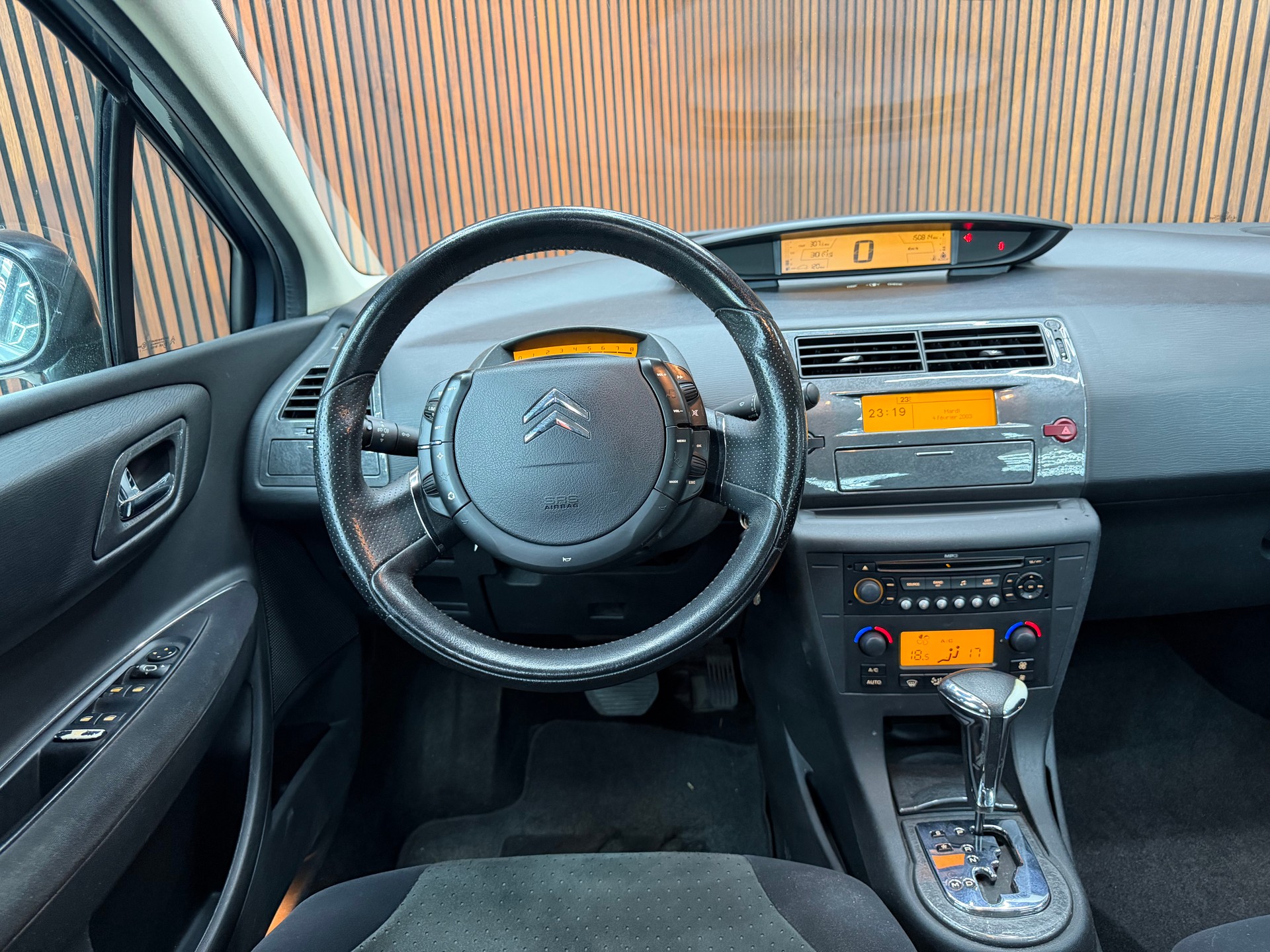 CITROEN C4 Berline 2.0i 16V Exclusive Automatic-image-11